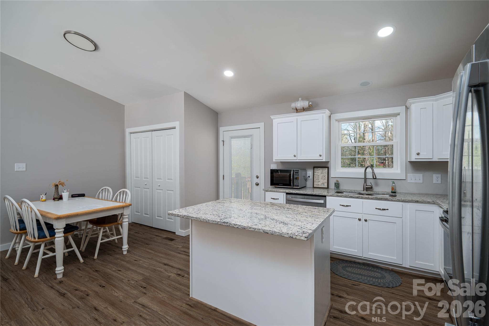 660 W 9th Street — Newton