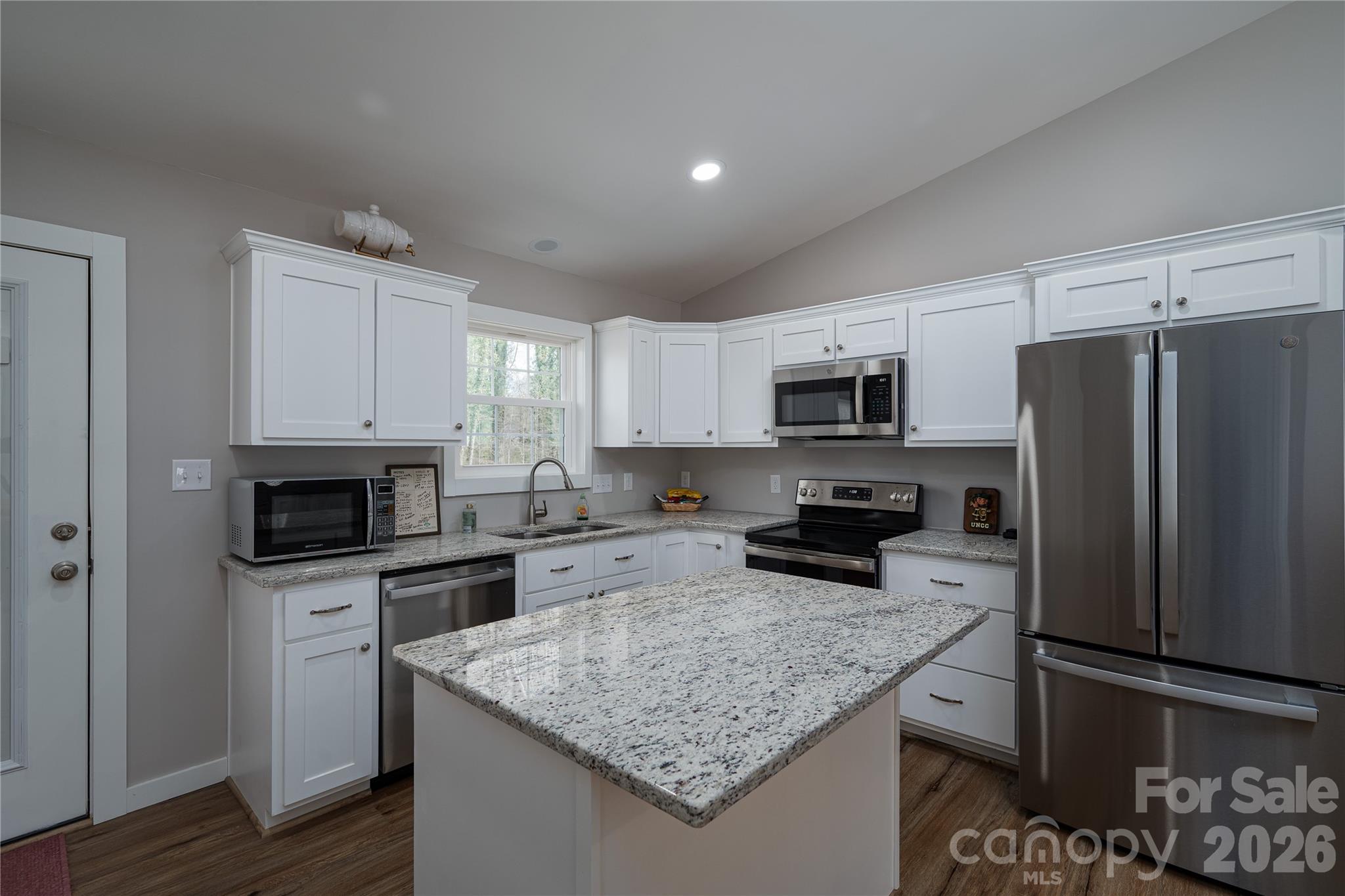 660 W 9th Street — Newton