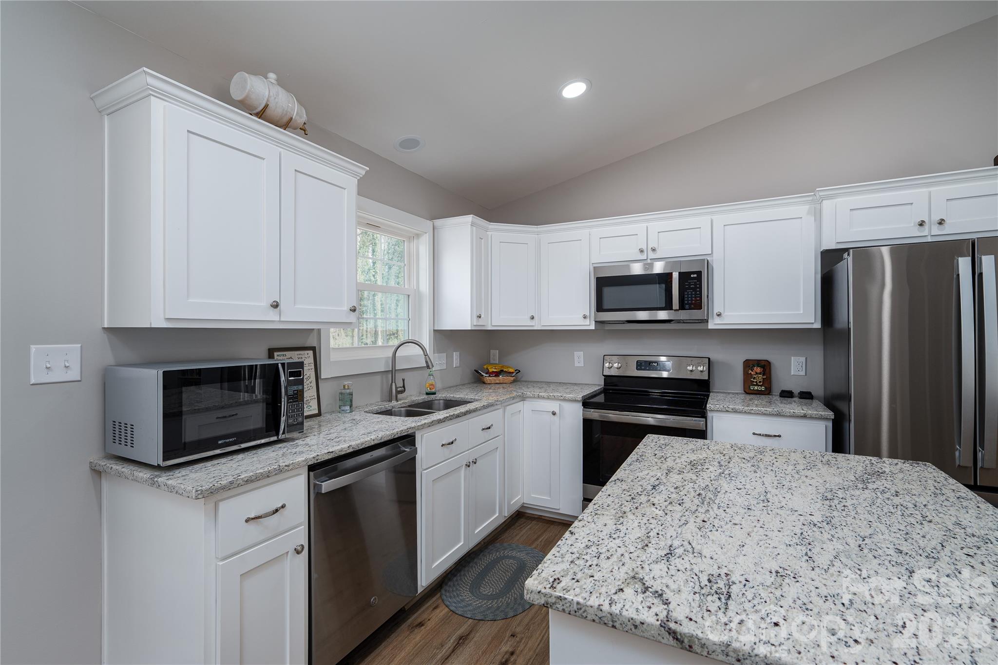 660 W 9th Street — Newton