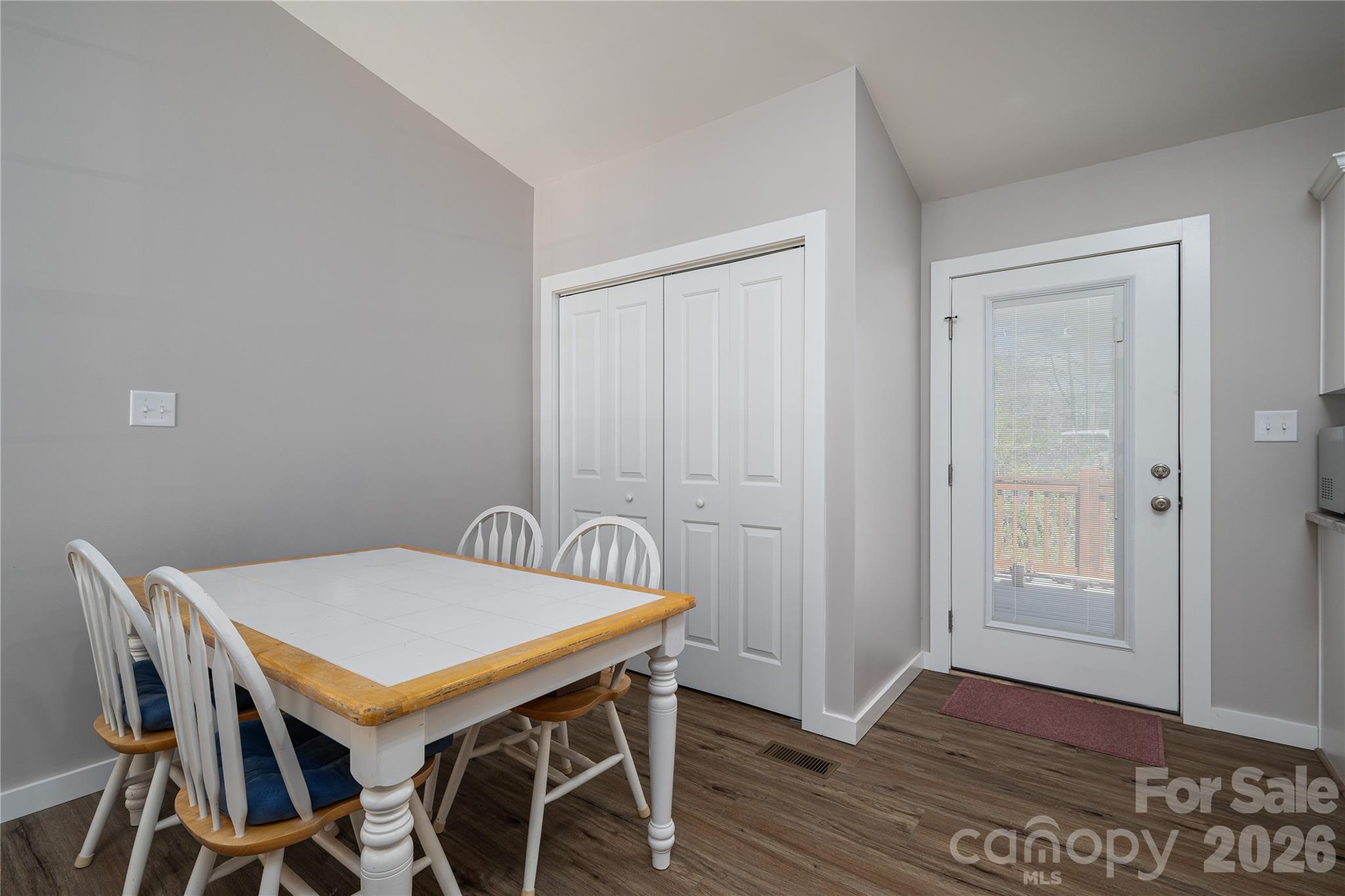 660 W 9th Street — Newton