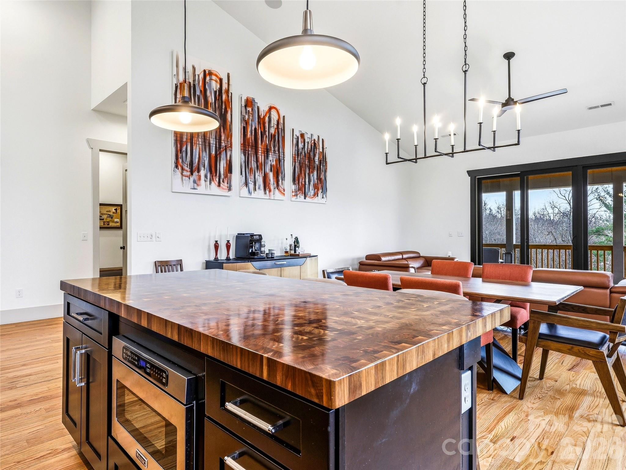 80 Caledonia Road — Asheville