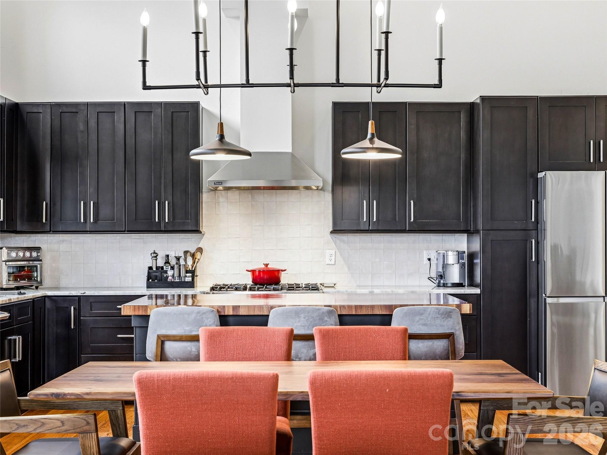 80 Caledonia Road — Asheville