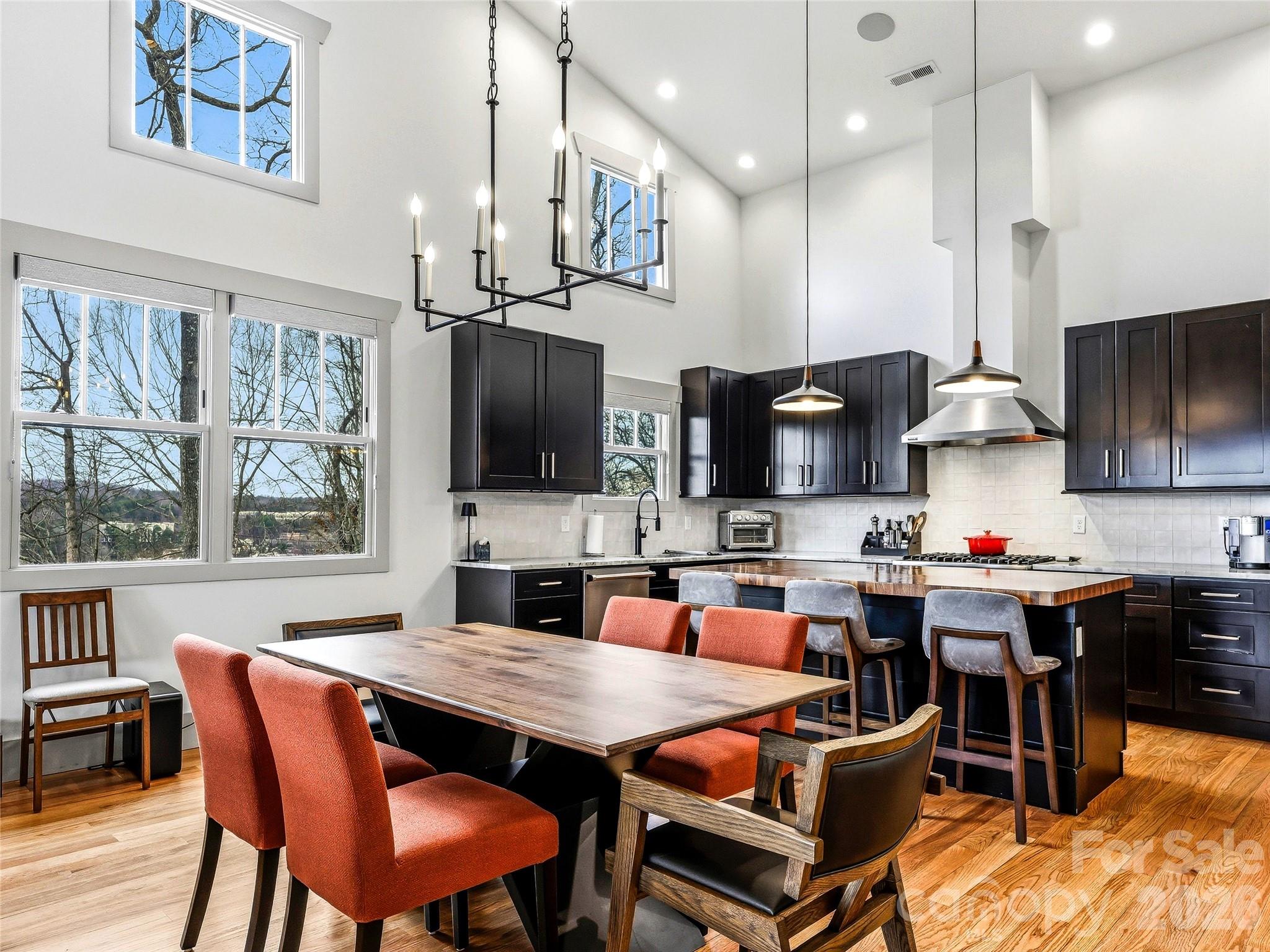 80 Caledonia Road — Asheville