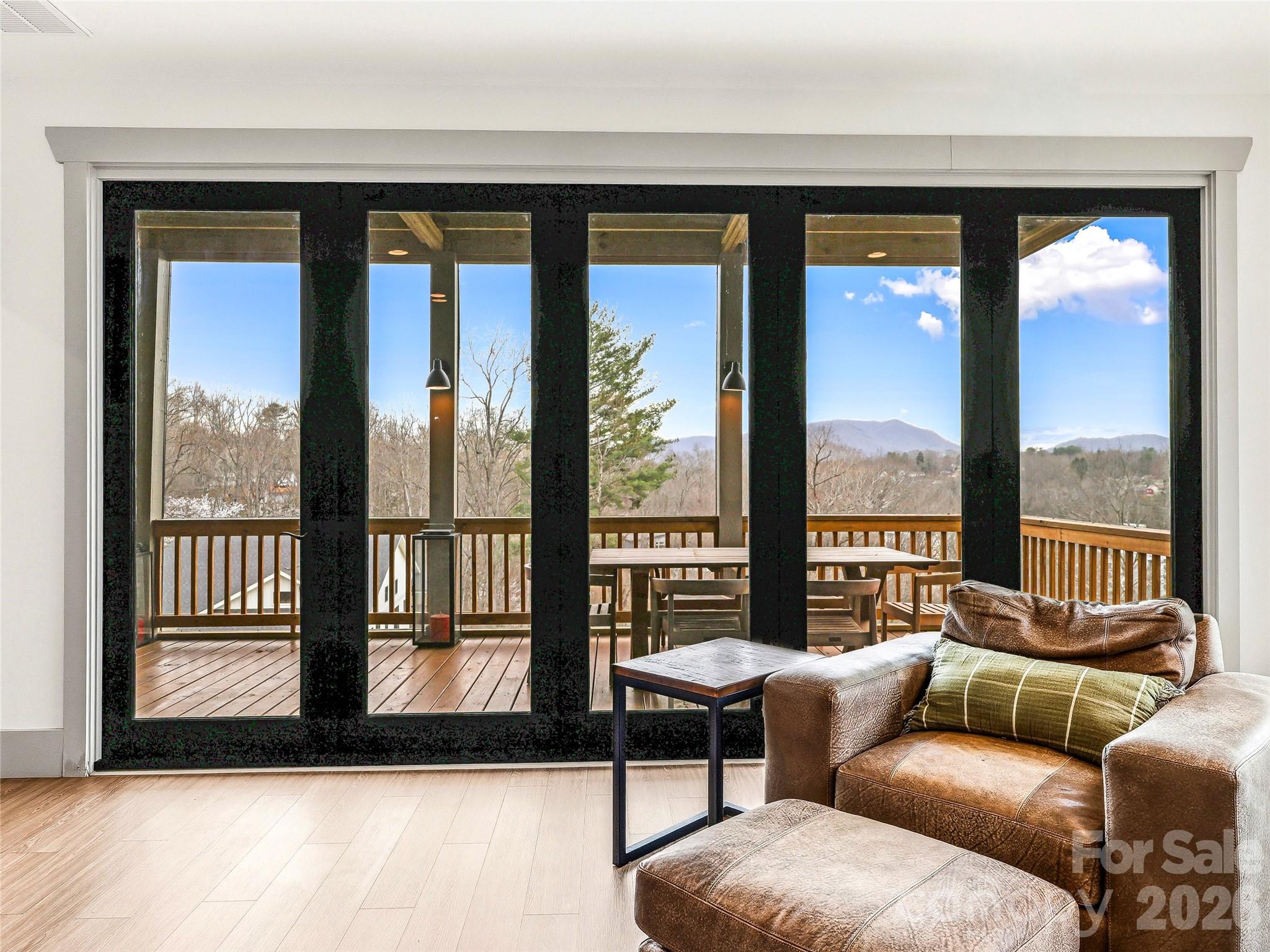 80 Caledonia Road — Asheville