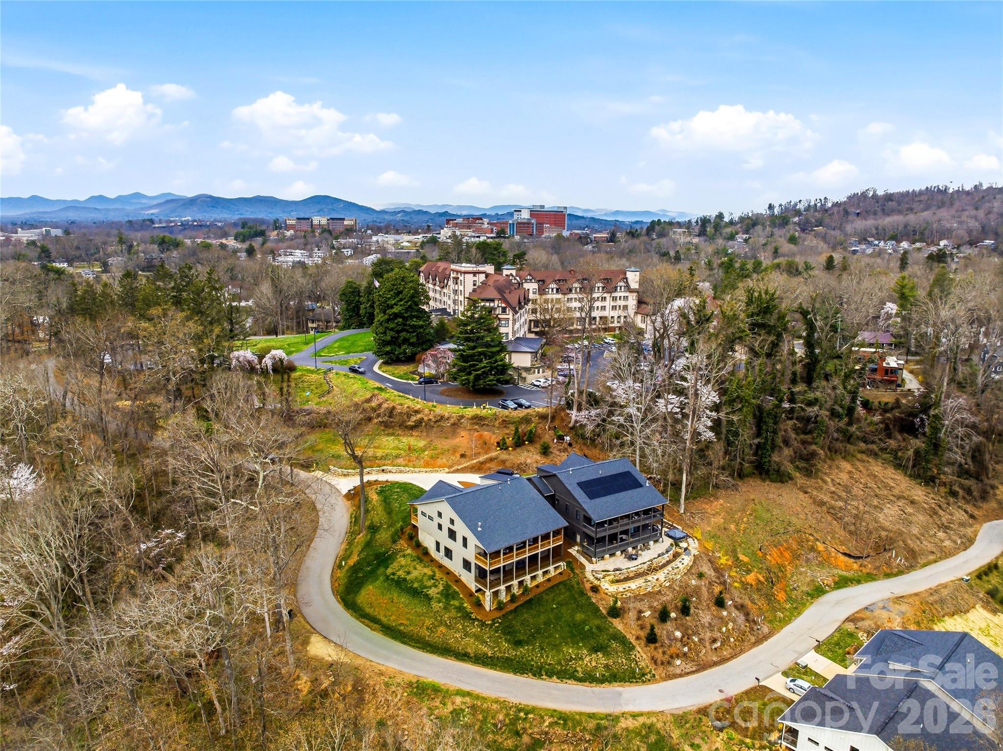 80 Caledonia Road — Asheville