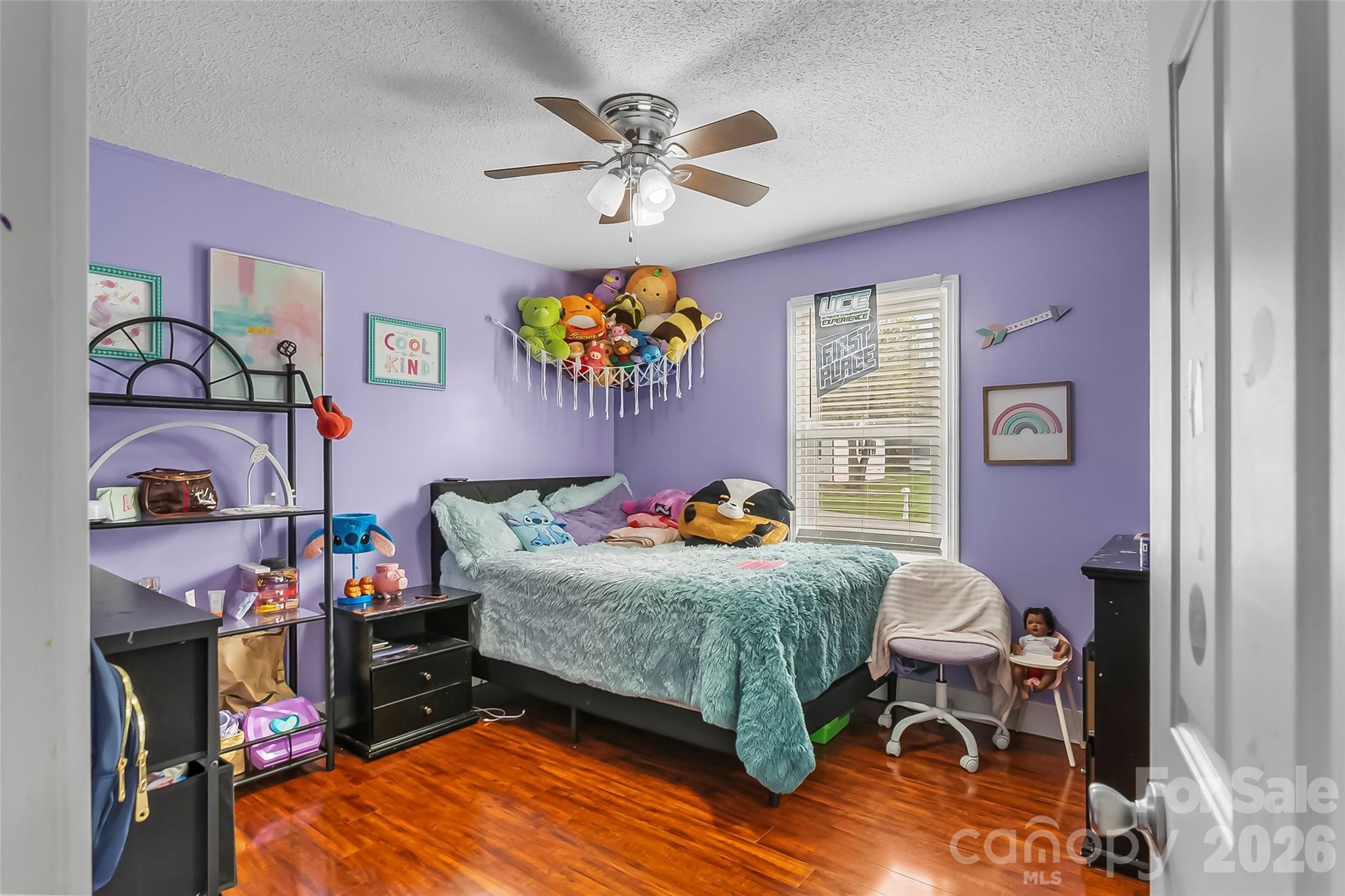 1757 Castlewood Court — Hickory