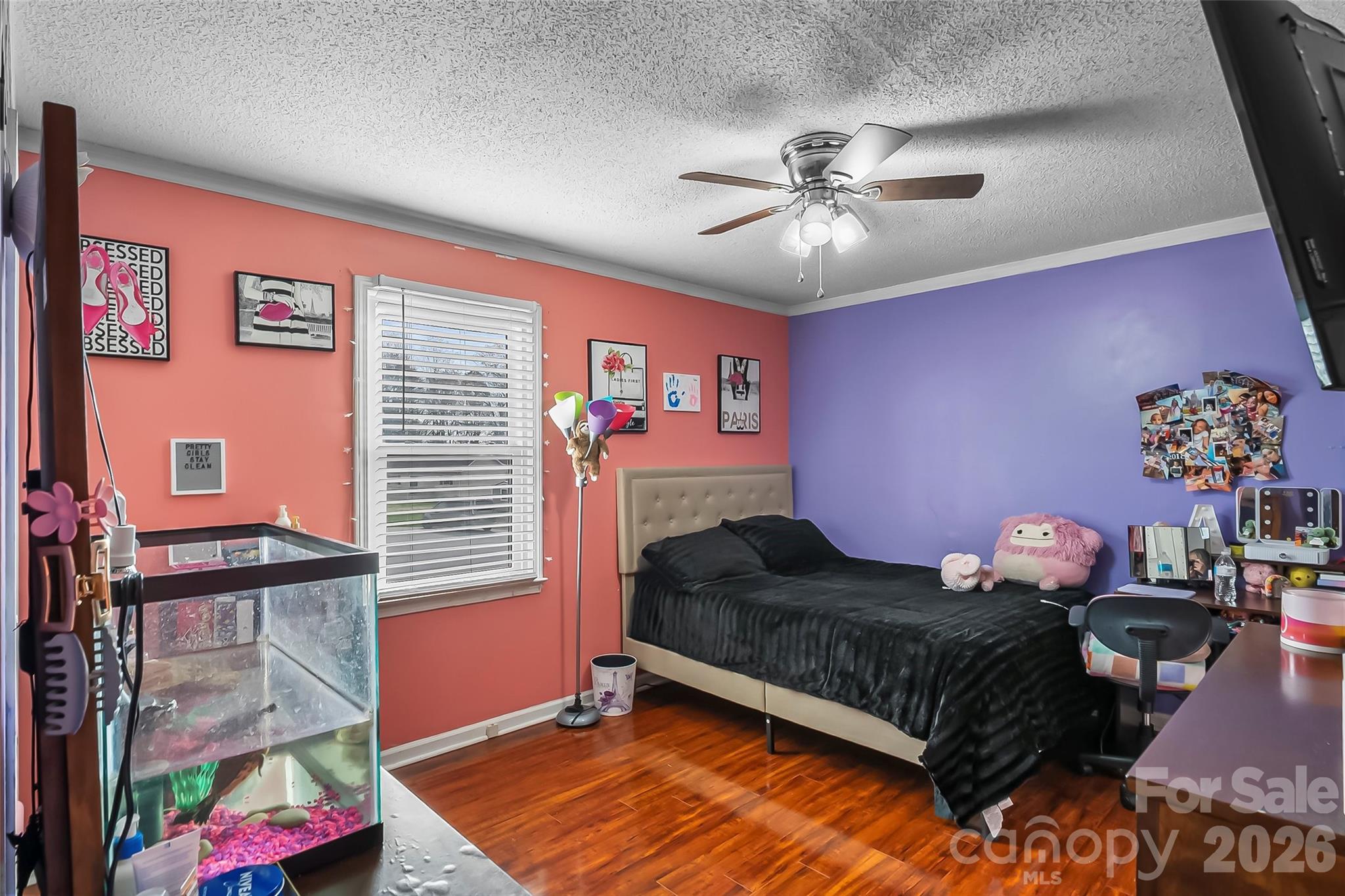 1757 Castlewood Court — Hickory