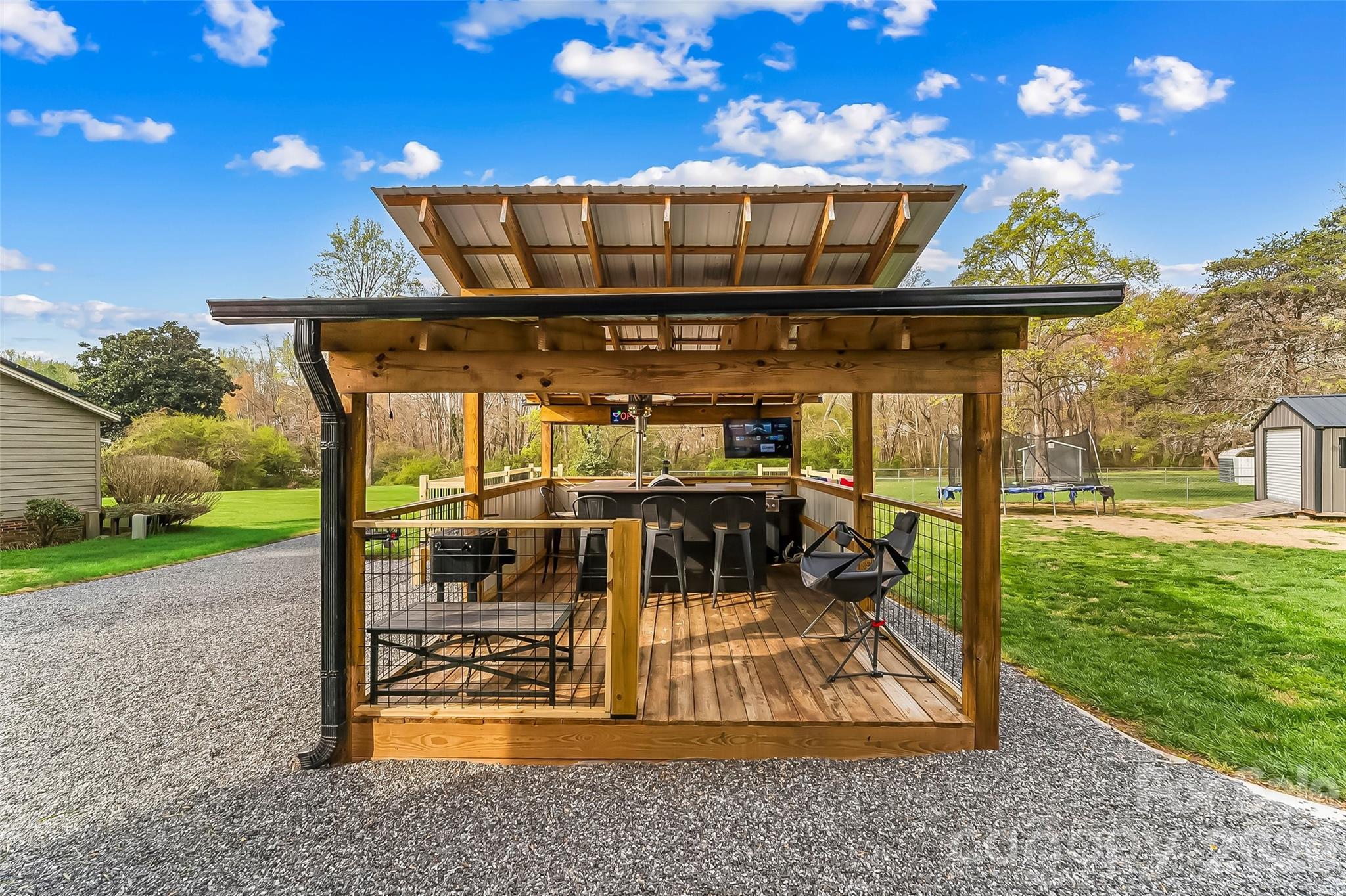 1757 Castlewood Court — Hickory