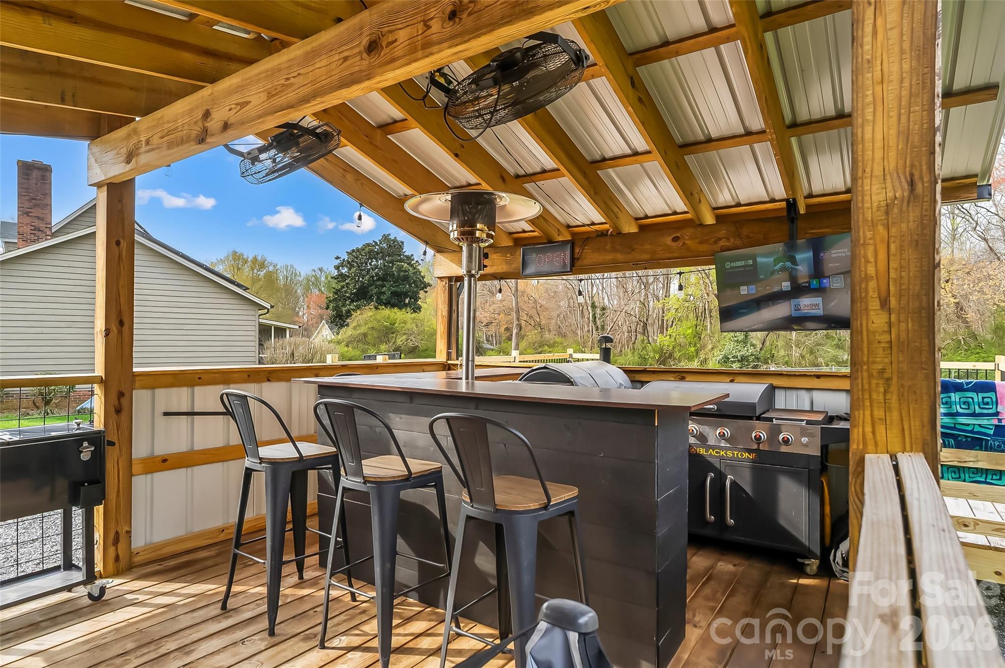 1757 Castlewood Court — Hickory