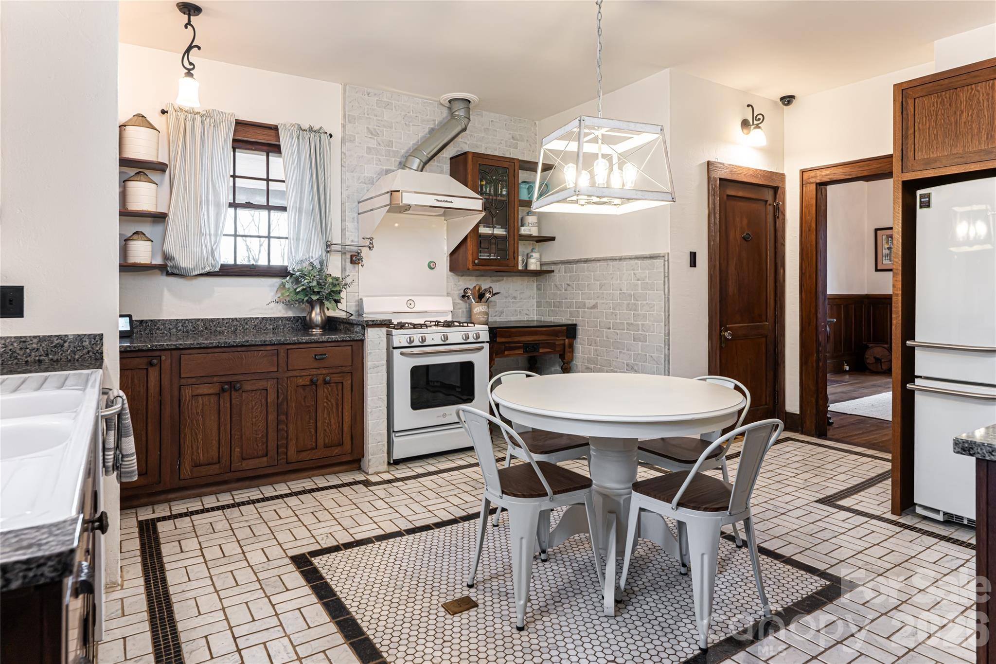 147 Preservation Way — Waynesville