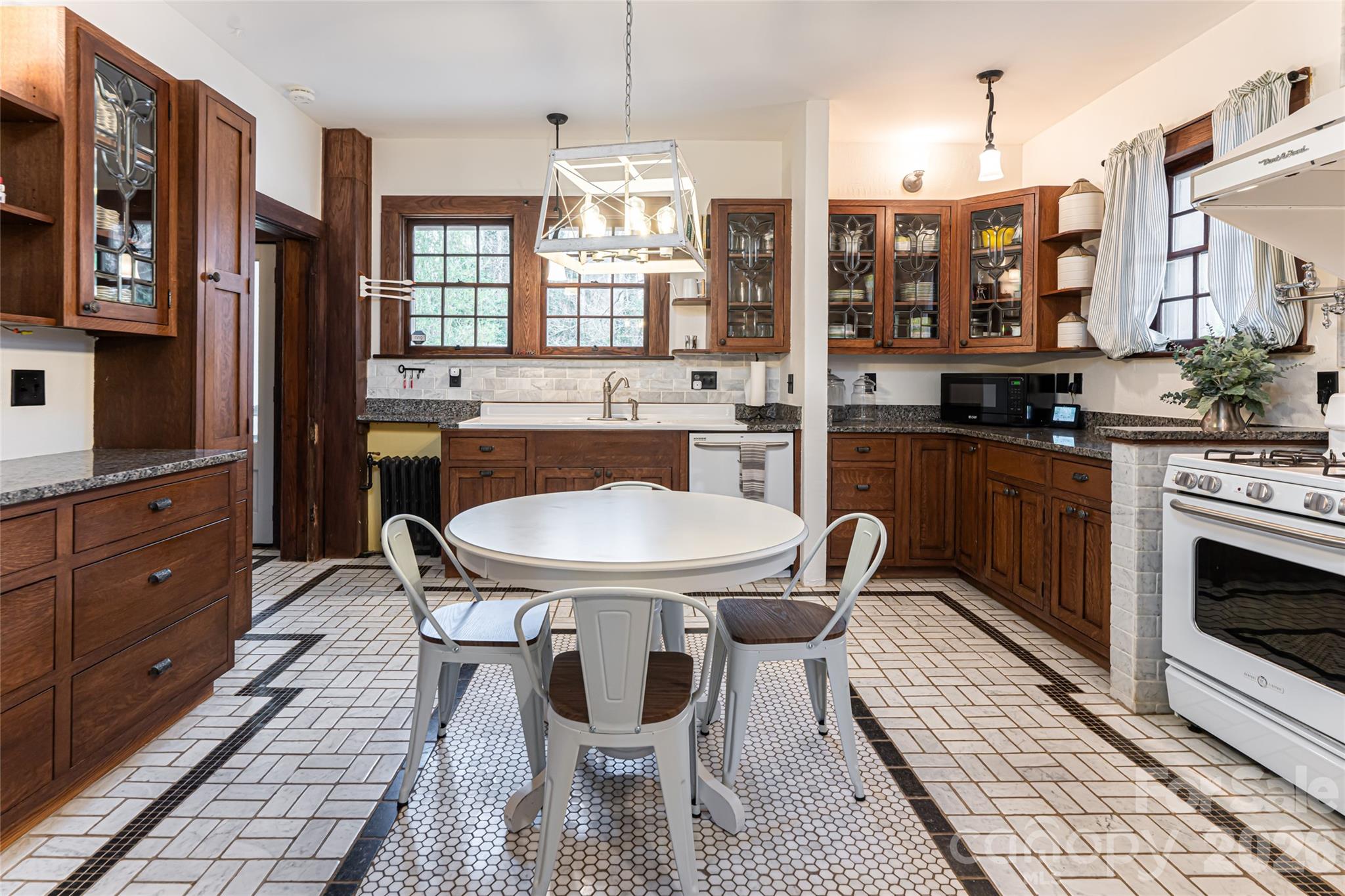 147 Preservation Way — Waynesville