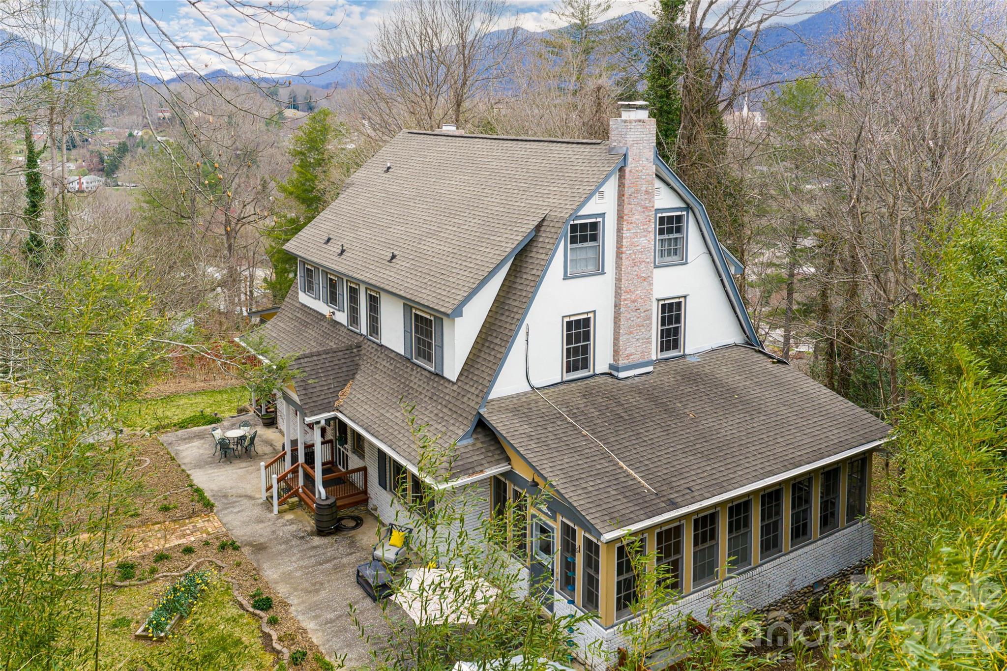 147 Preservation Way — Waynesville