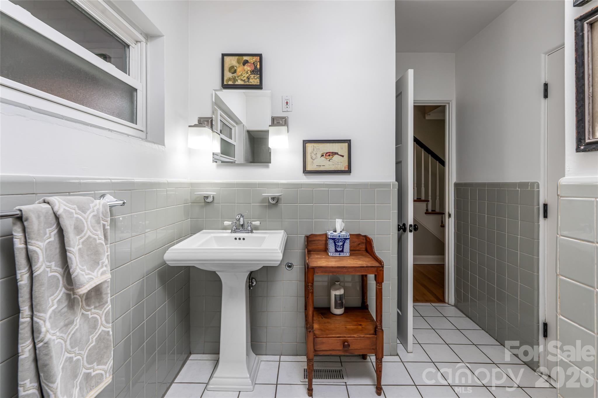 114 Cambridge Road — Asheville