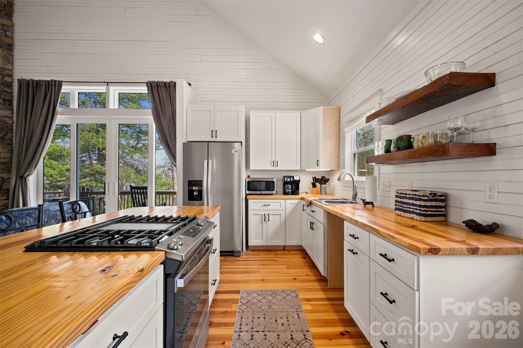823 Silverstone Drive — Hendersonville