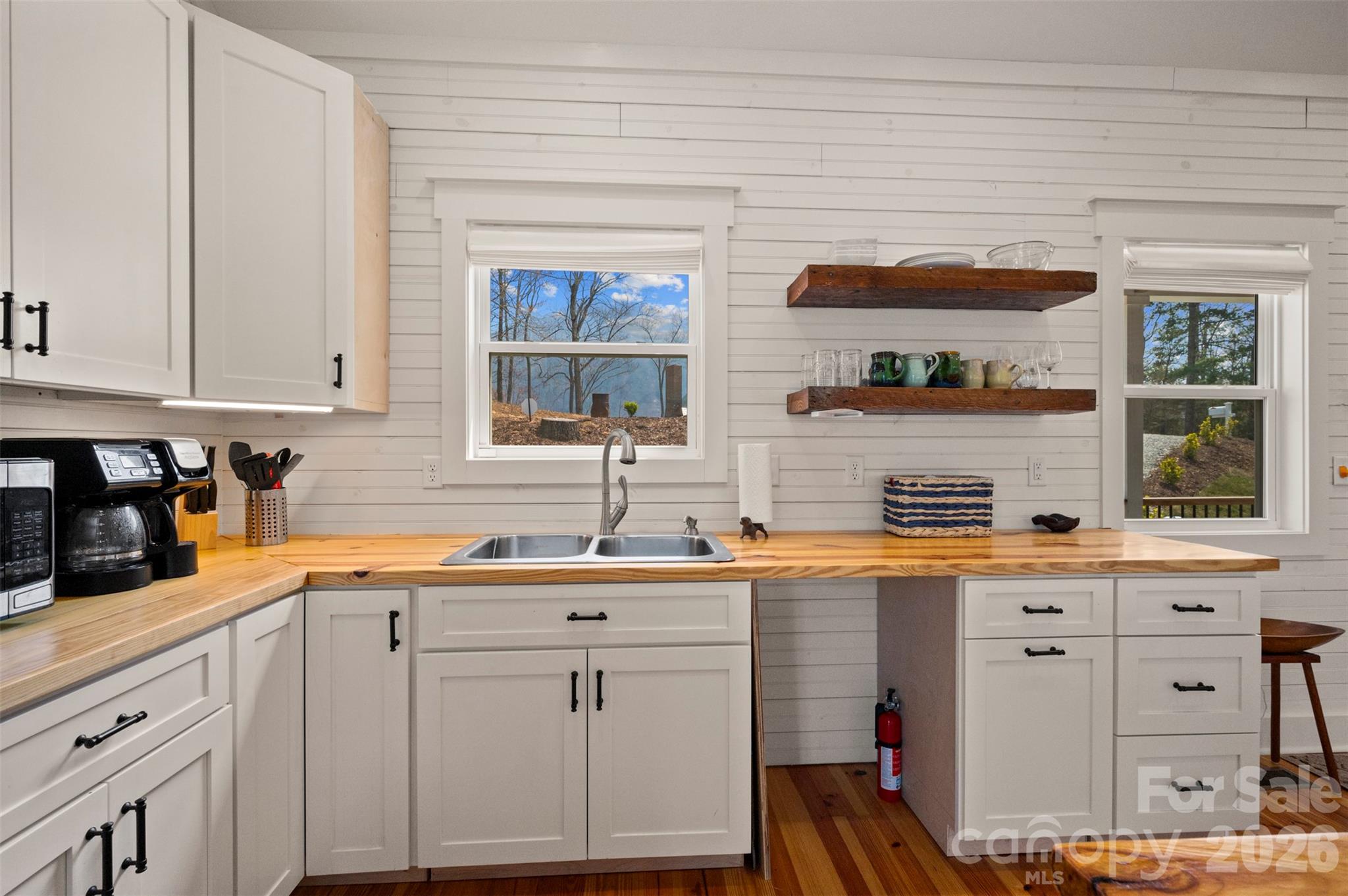 823 Silverstone Drive — Hendersonville