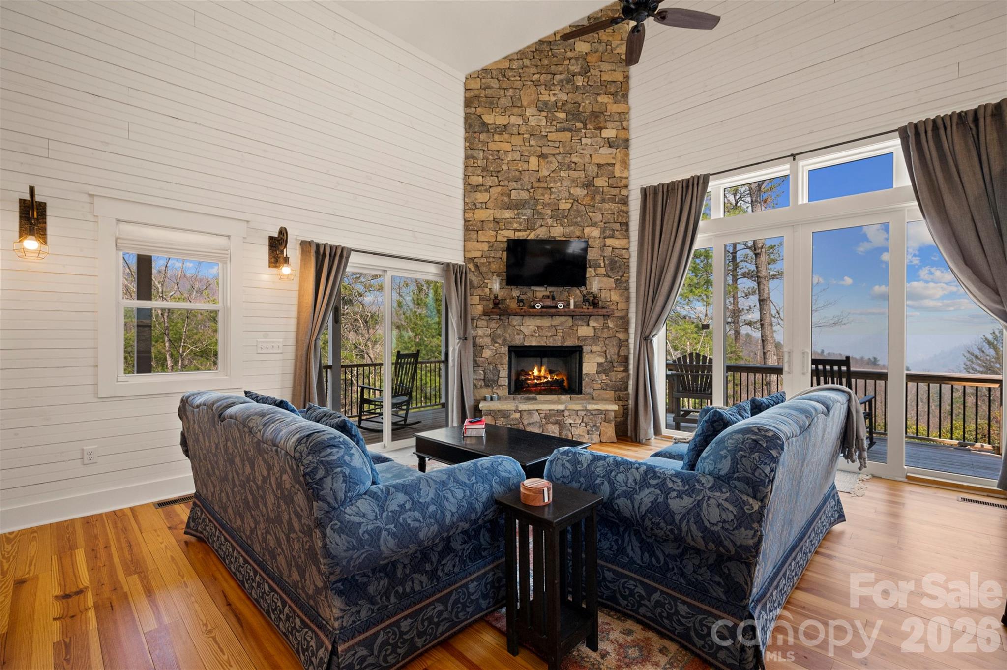 823 Silverstone Drive — Hendersonville