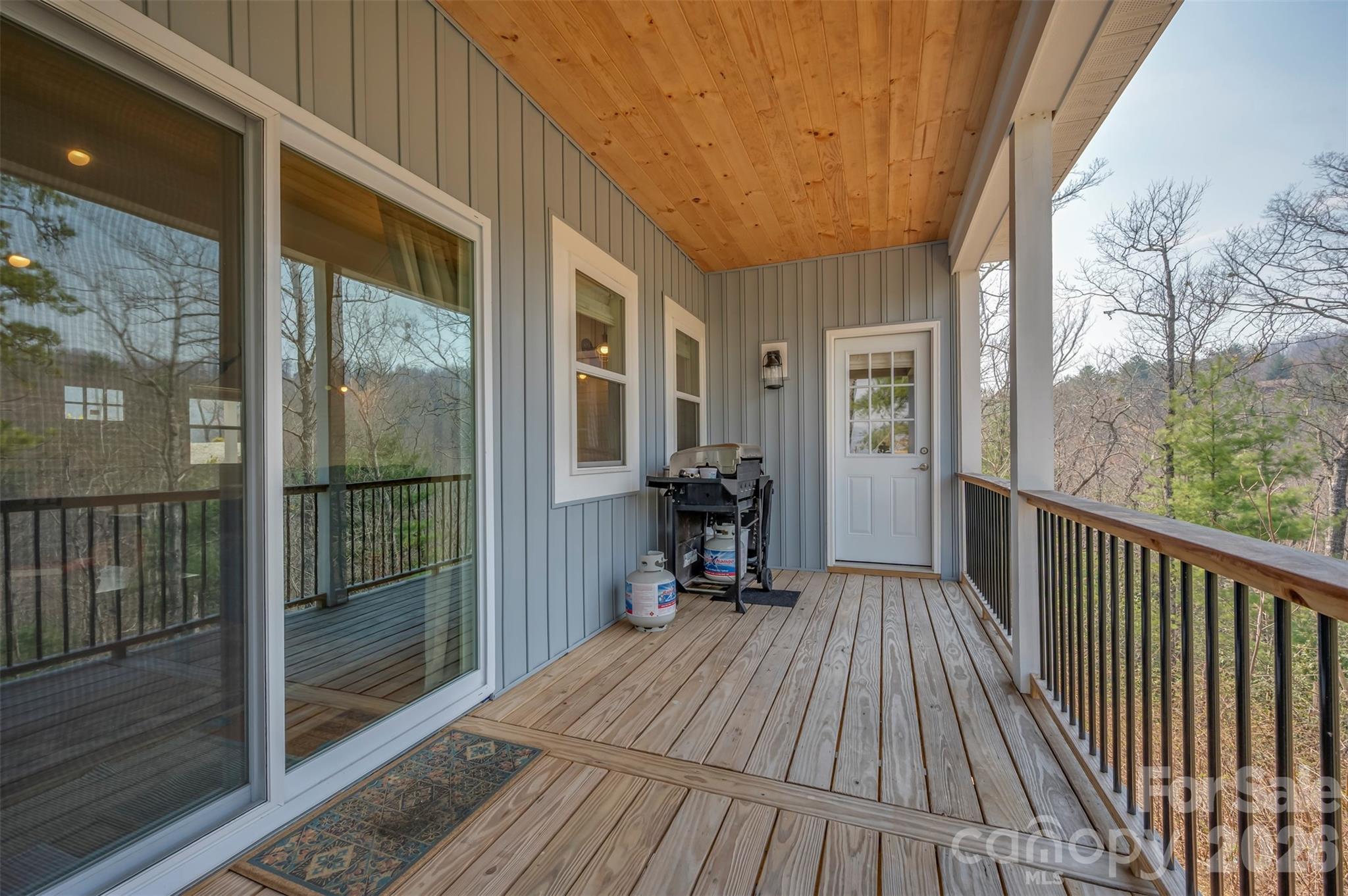 823 Silverstone Drive — Hendersonville