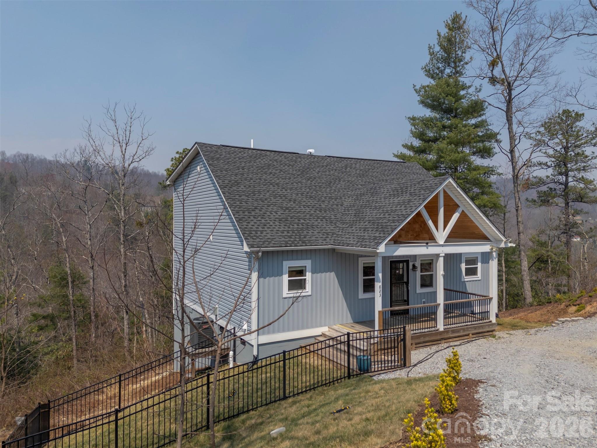 823 Silverstone Drive — Hendersonville