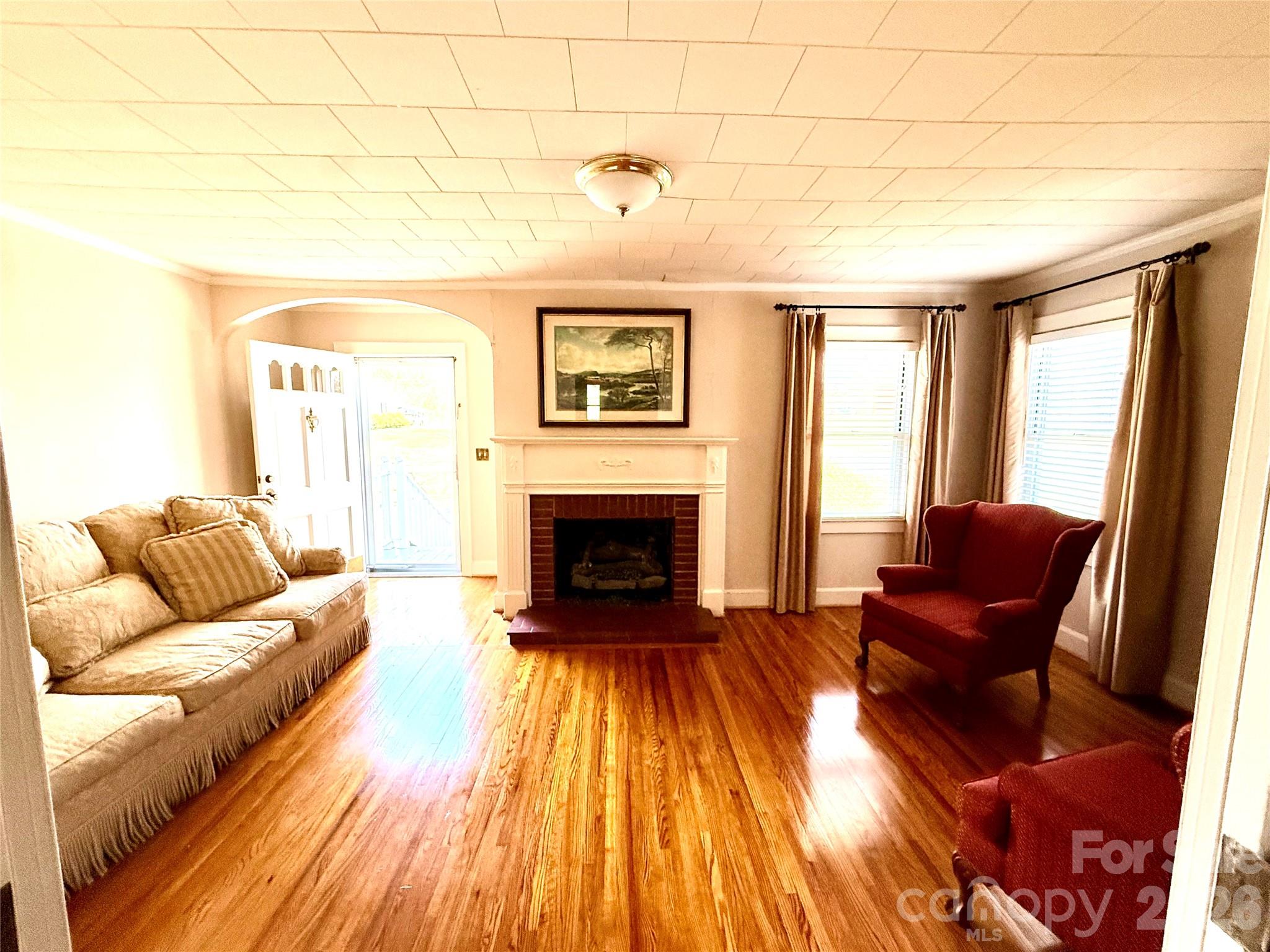 1005 N Main Street — Oakboro