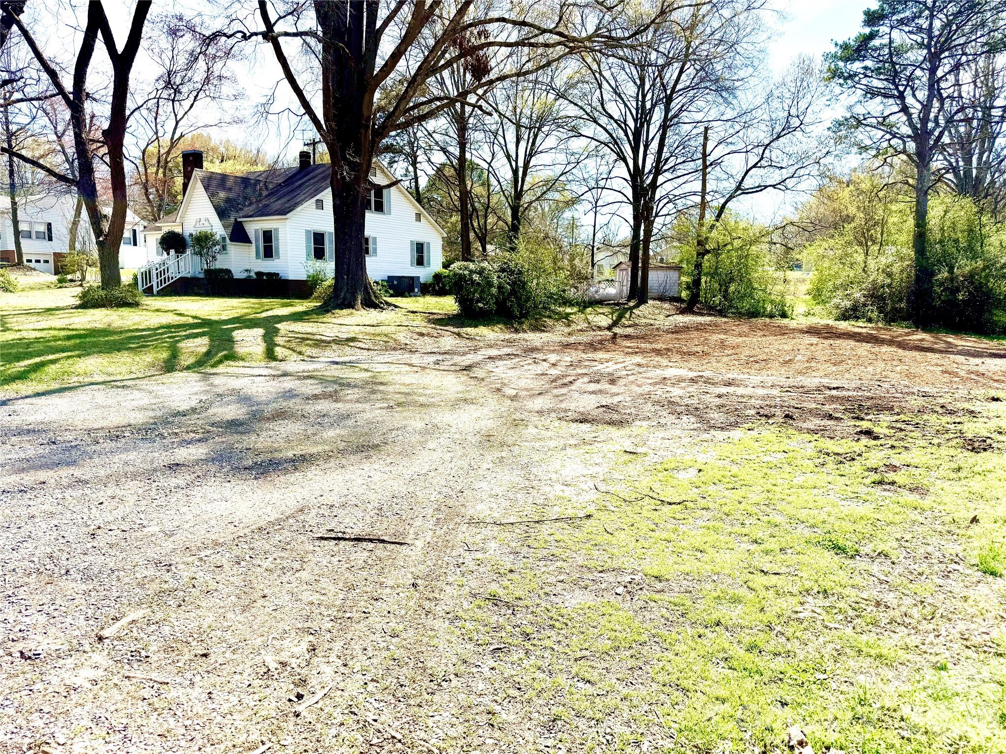 1005 N Main Street — Oakboro