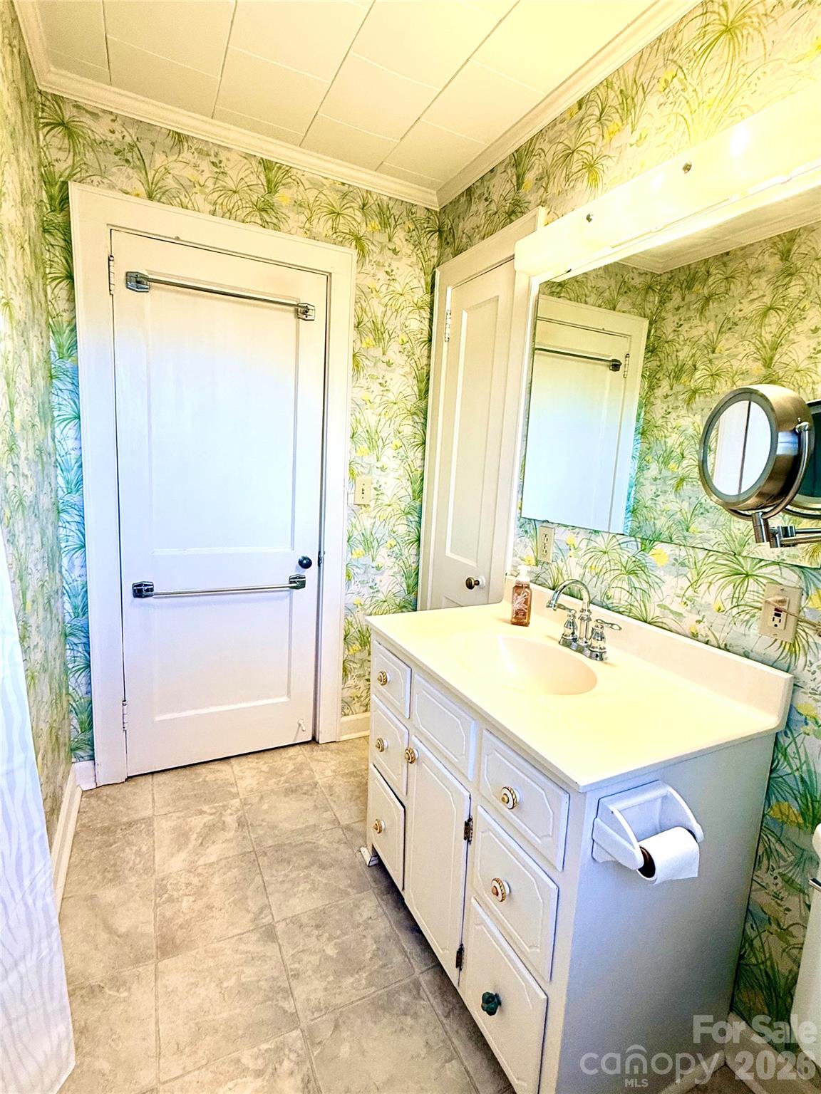 1005 N Main Street — Oakboro