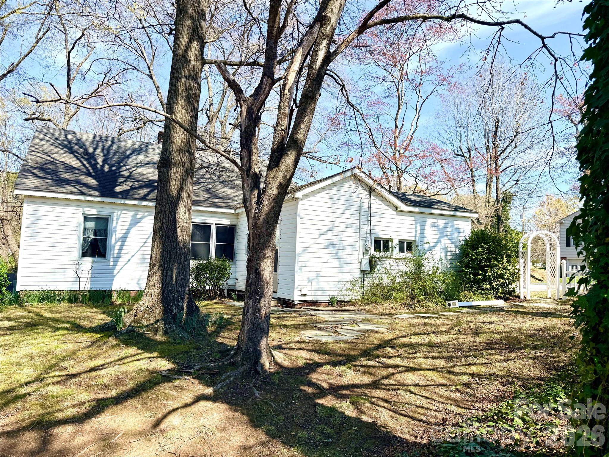 1005 N Main Street — Oakboro
