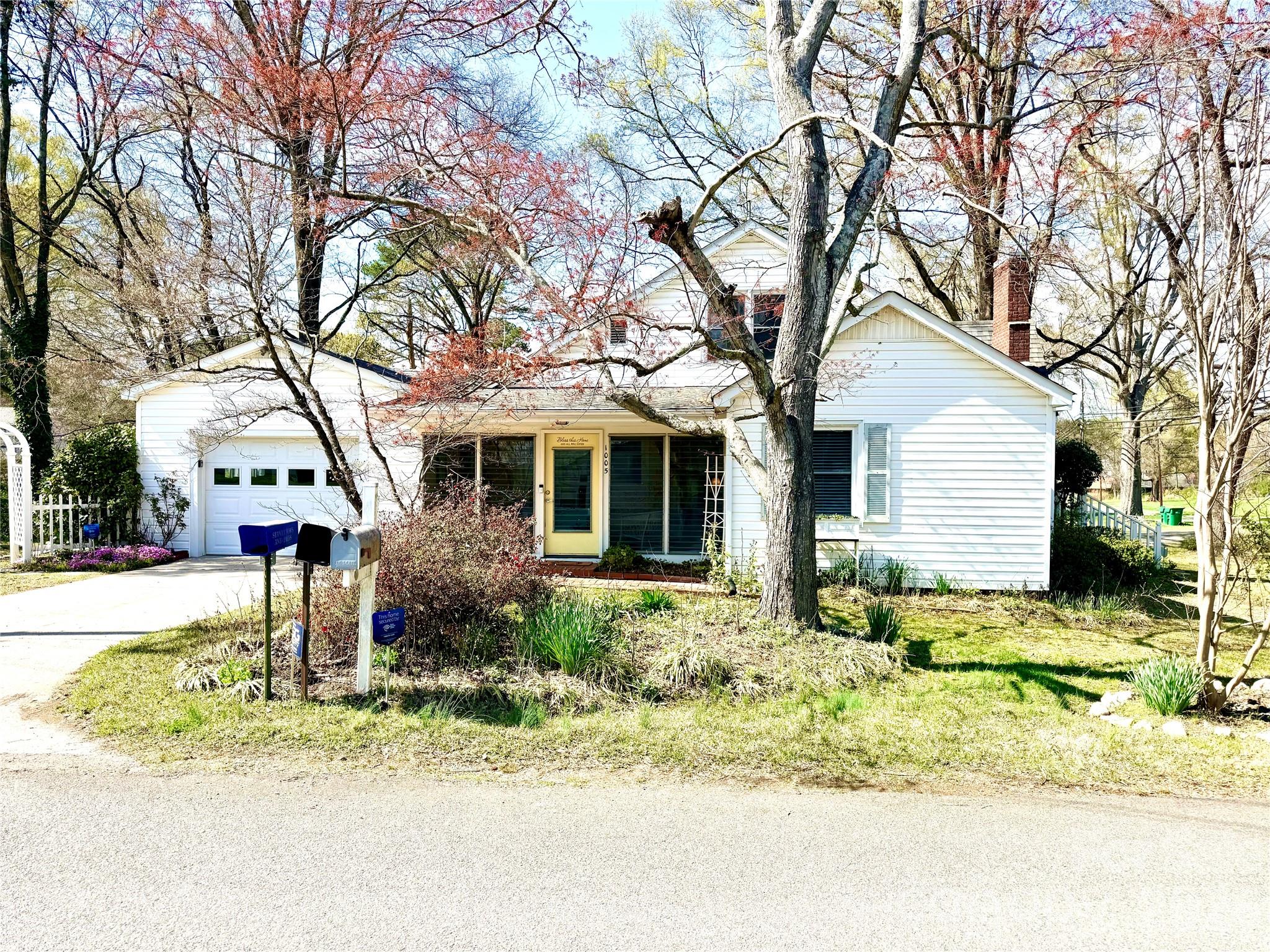 1005 N Main Street — Oakboro