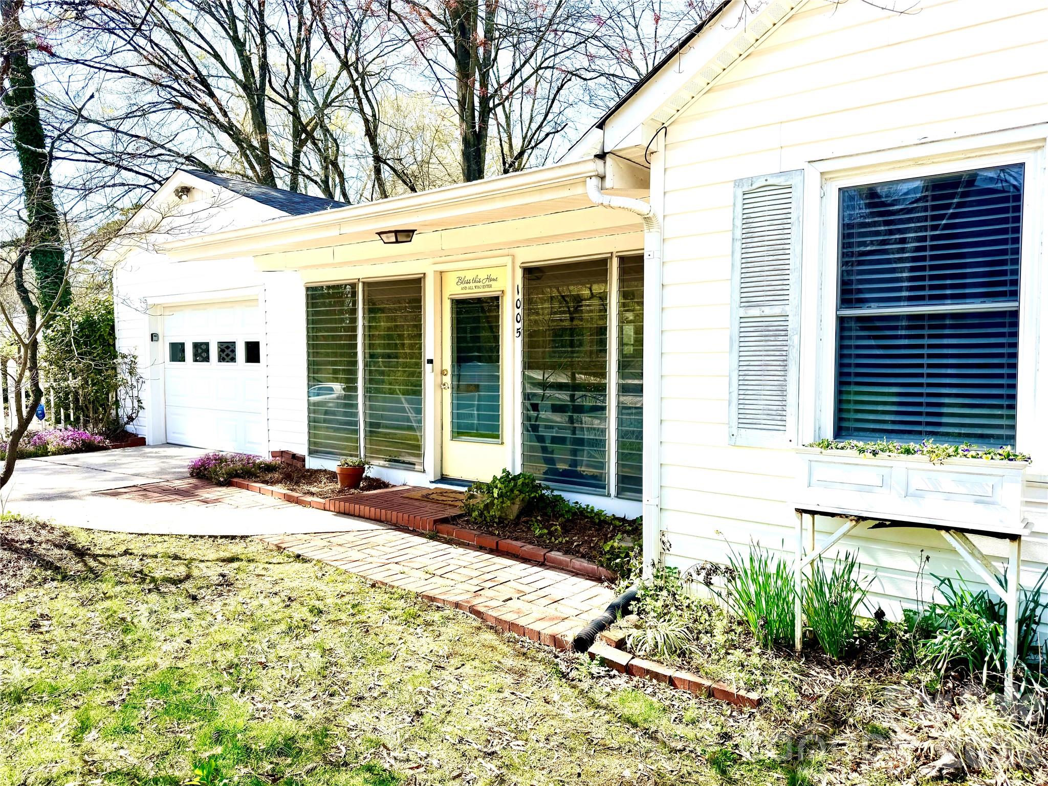 1005 N Main Street — Oakboro