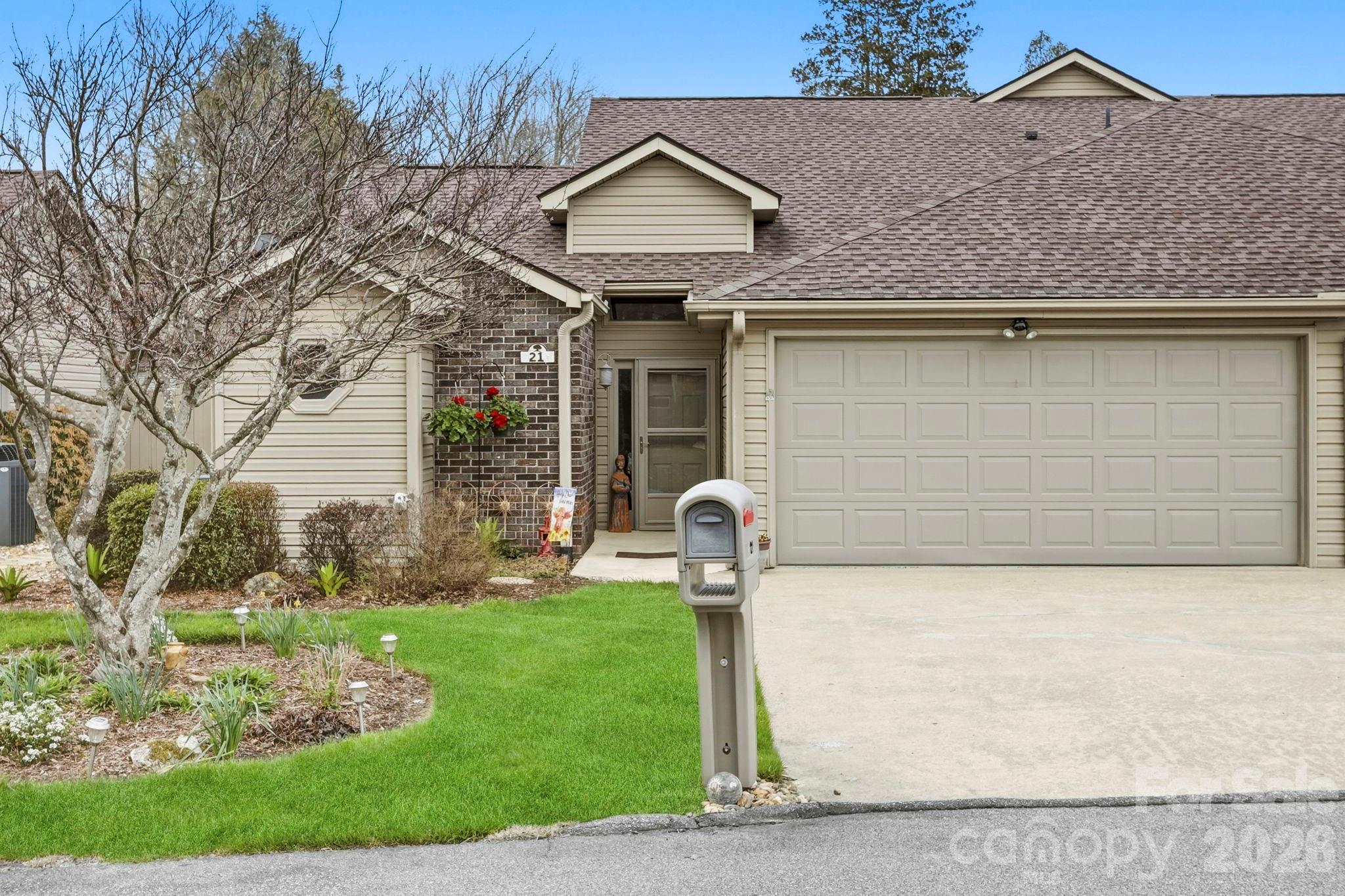 21 Tisha Lane — Hendersonville