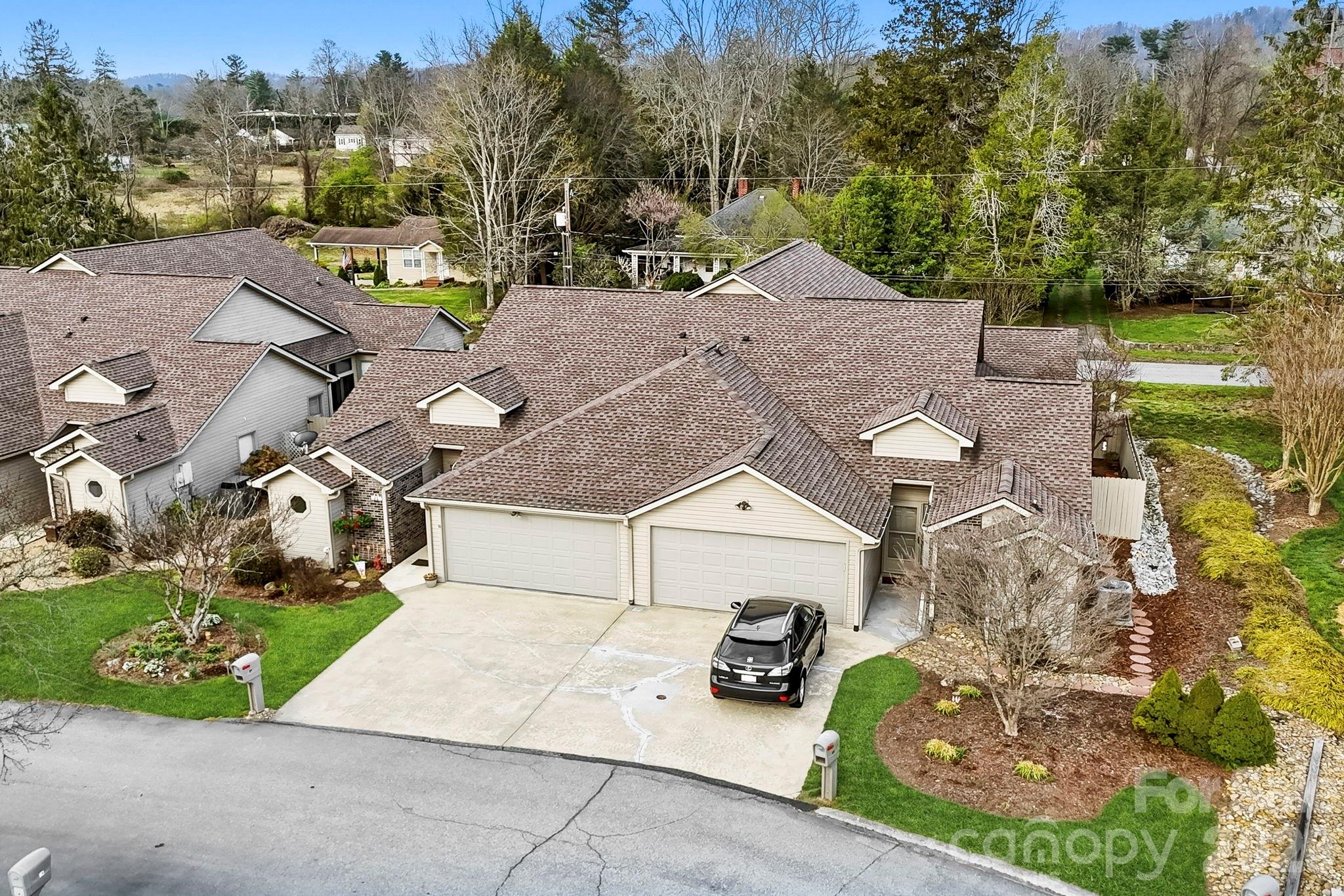 21 Tisha Lane — Hendersonville
