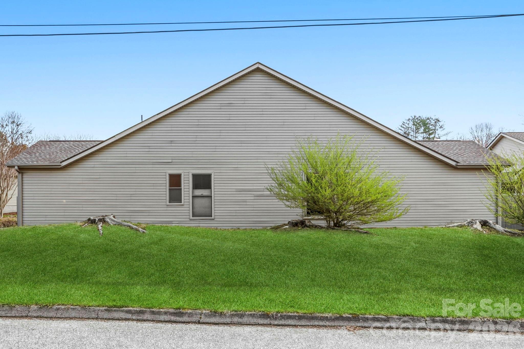 21 Tisha Lane — Hendersonville