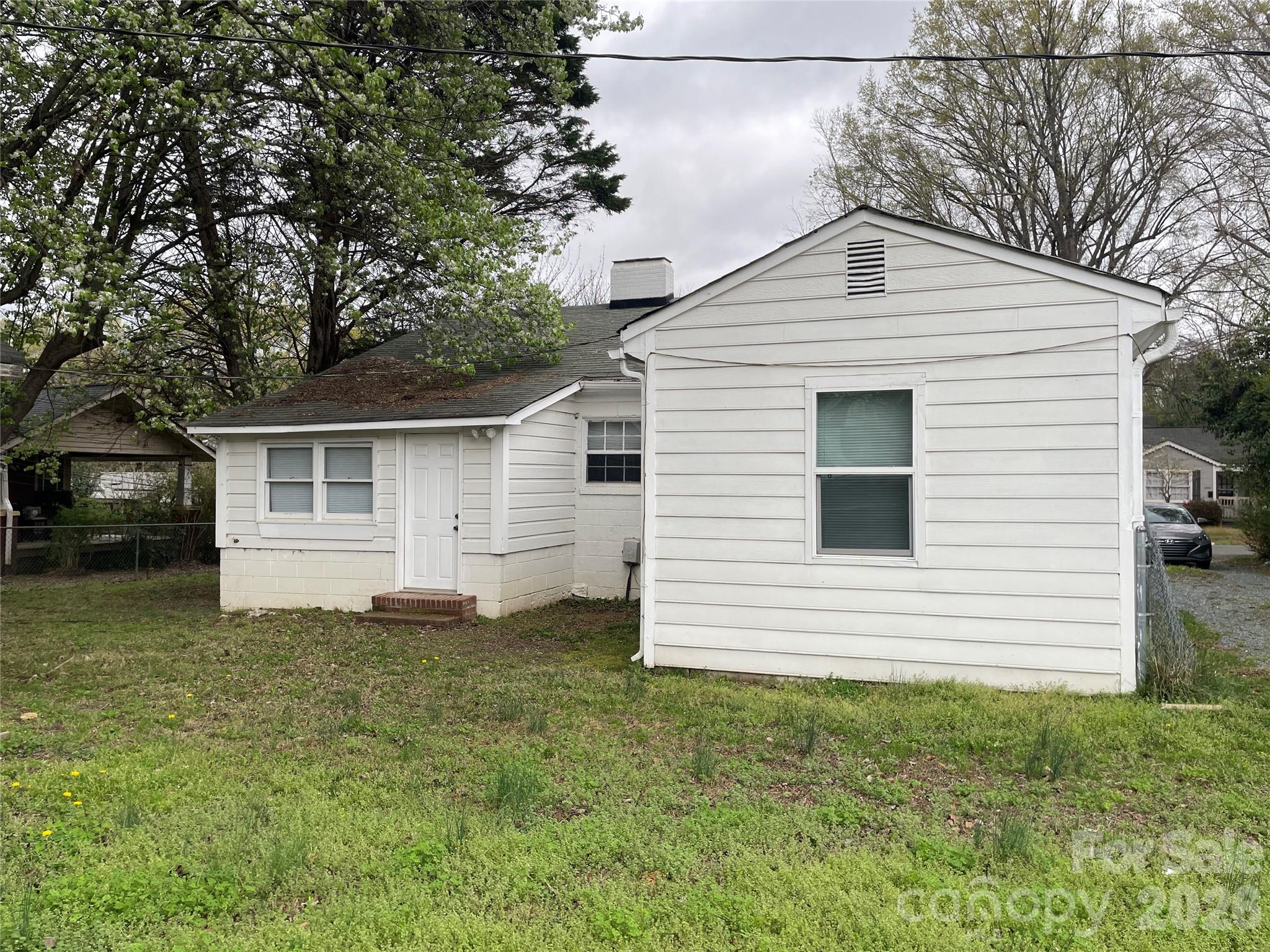 1203 Crowell Street W — Monroe