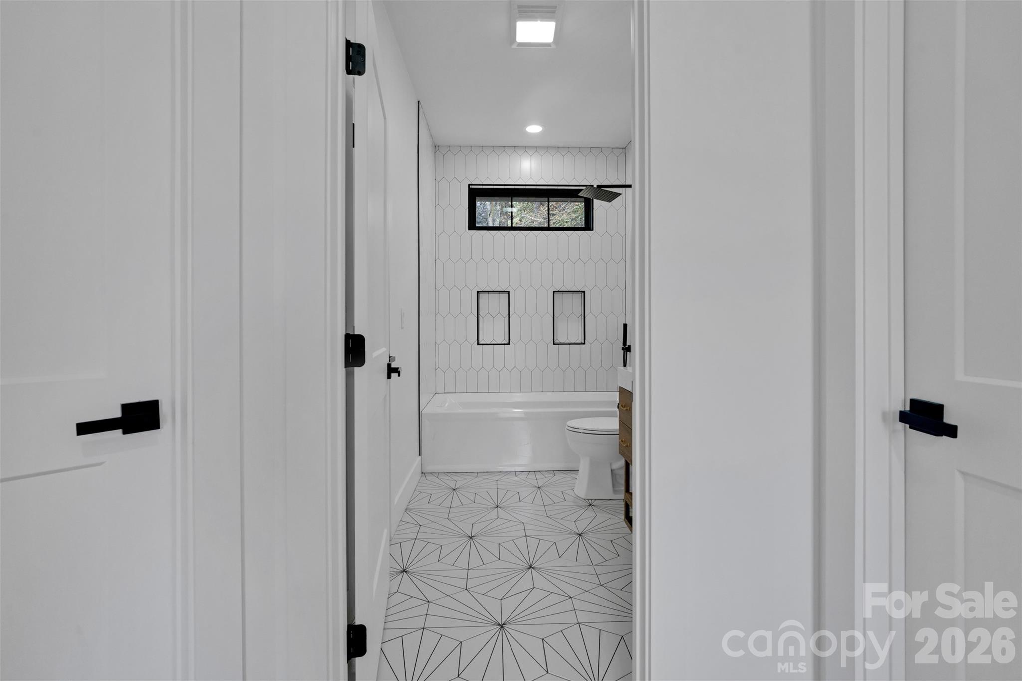 26 Pineview Road — Fairview