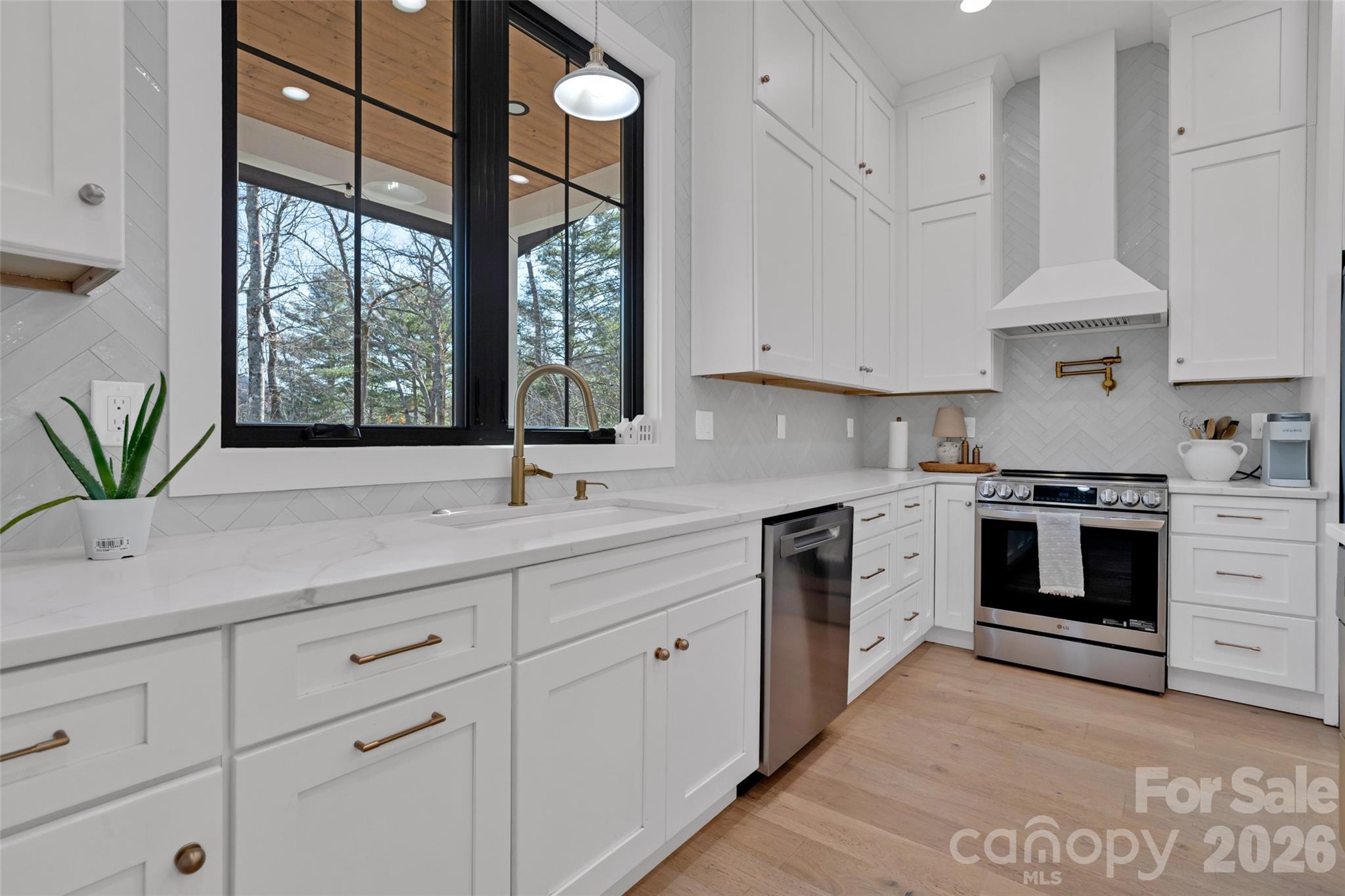 26 Pineview Road — Fairview