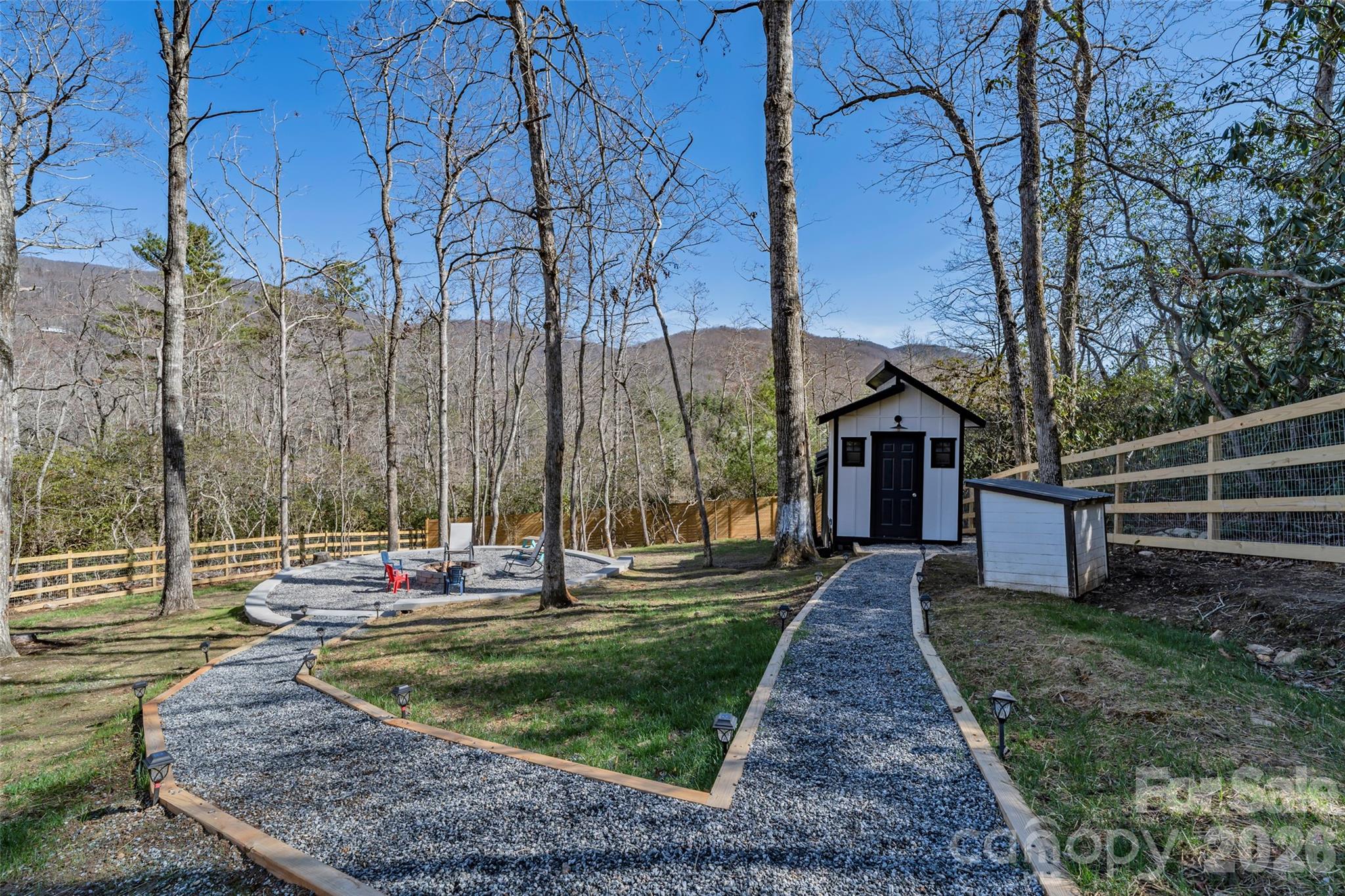 26 Pineview Road — Fairview