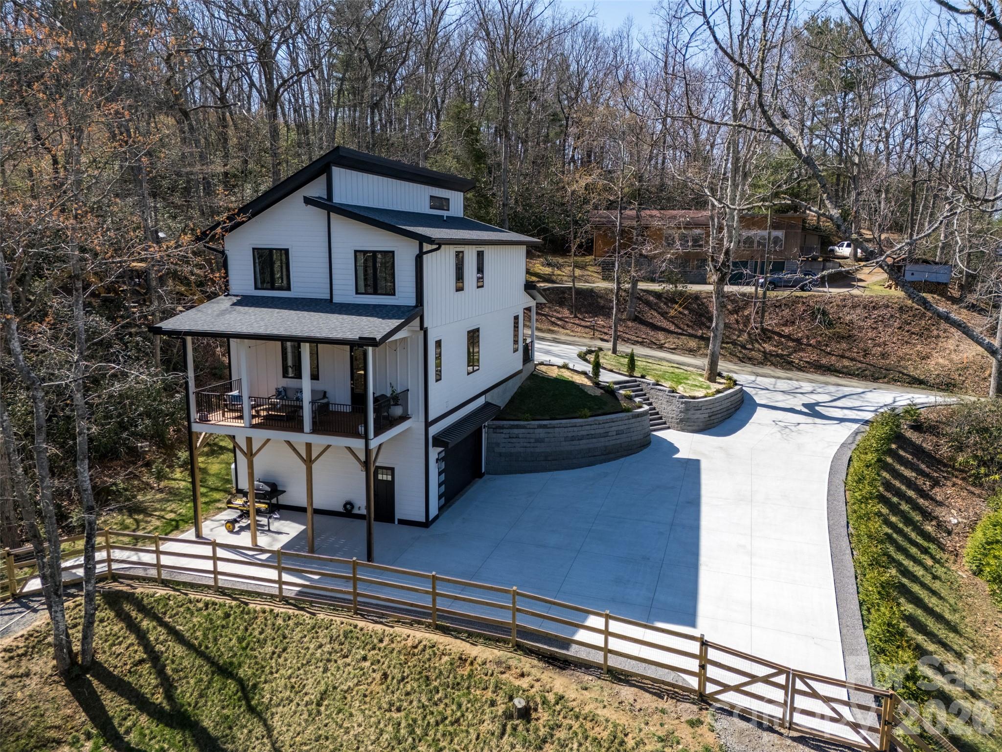 26 Pineview Road — Fairview