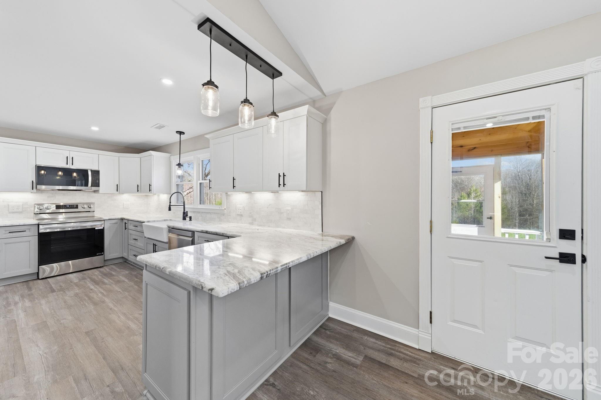 861 Union Church Road — Lancaster