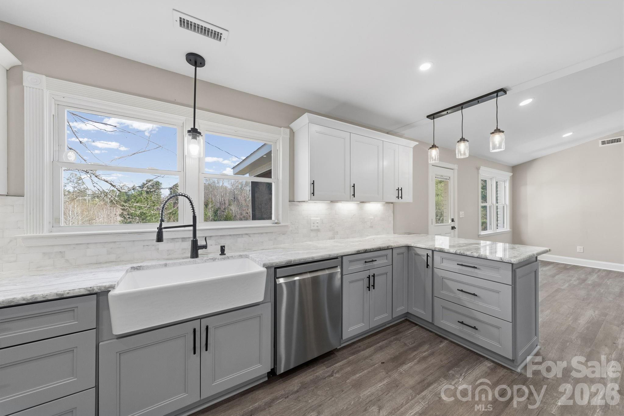 861 Union Church Road — Lancaster