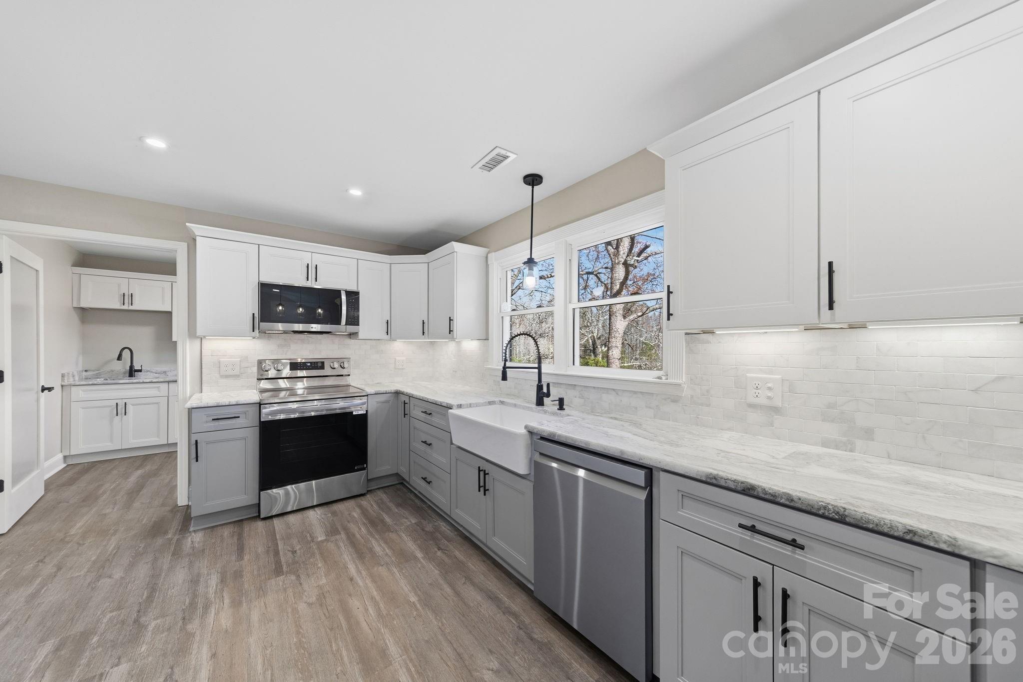 861 Union Church Road — Lancaster