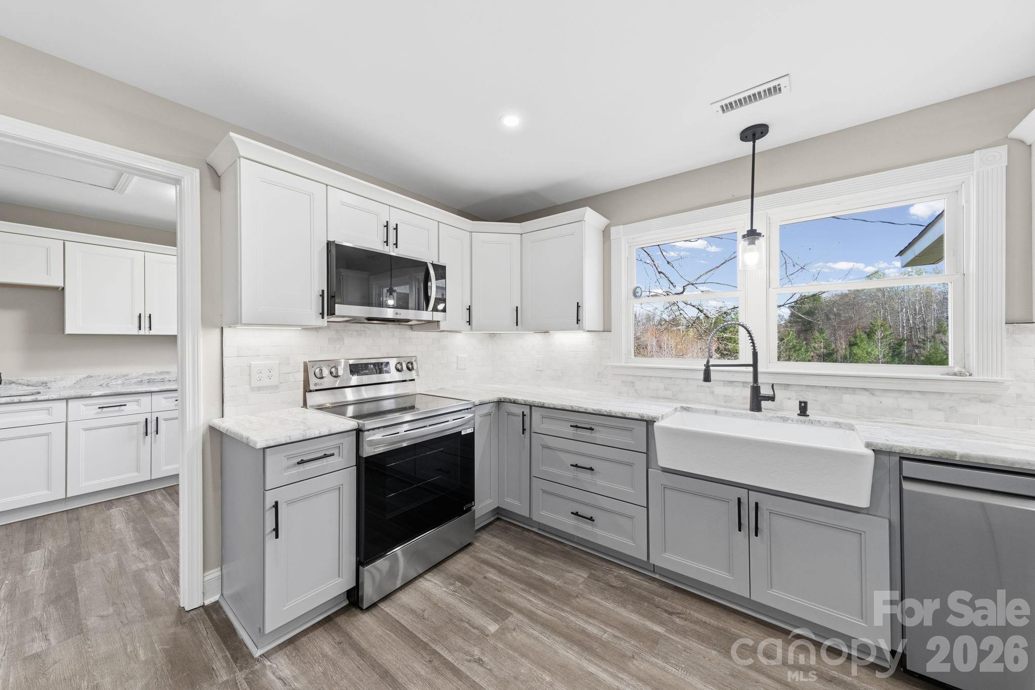 861 Union Church Road — Lancaster