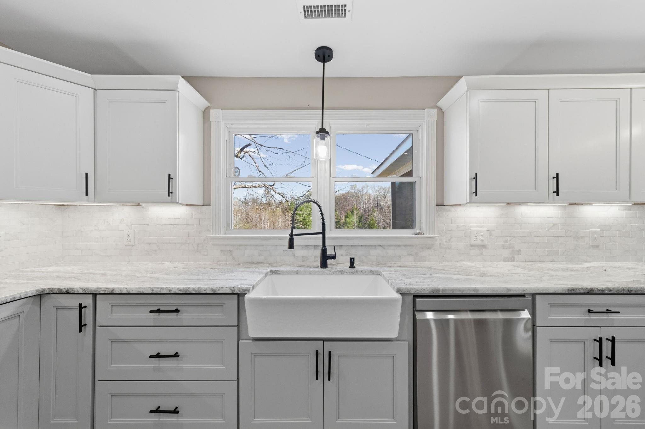 861 Union Church Road — Lancaster