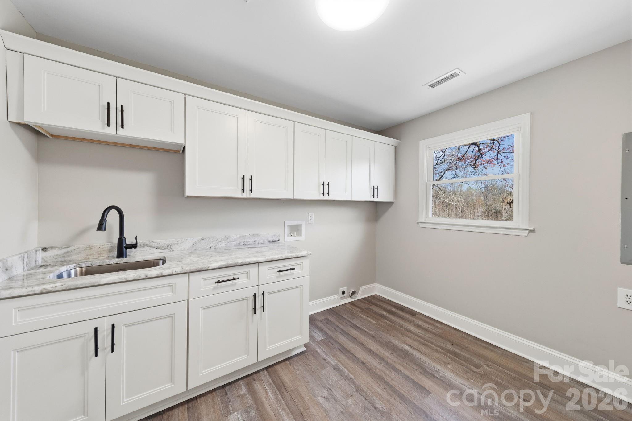 861 Union Church Road — Lancaster