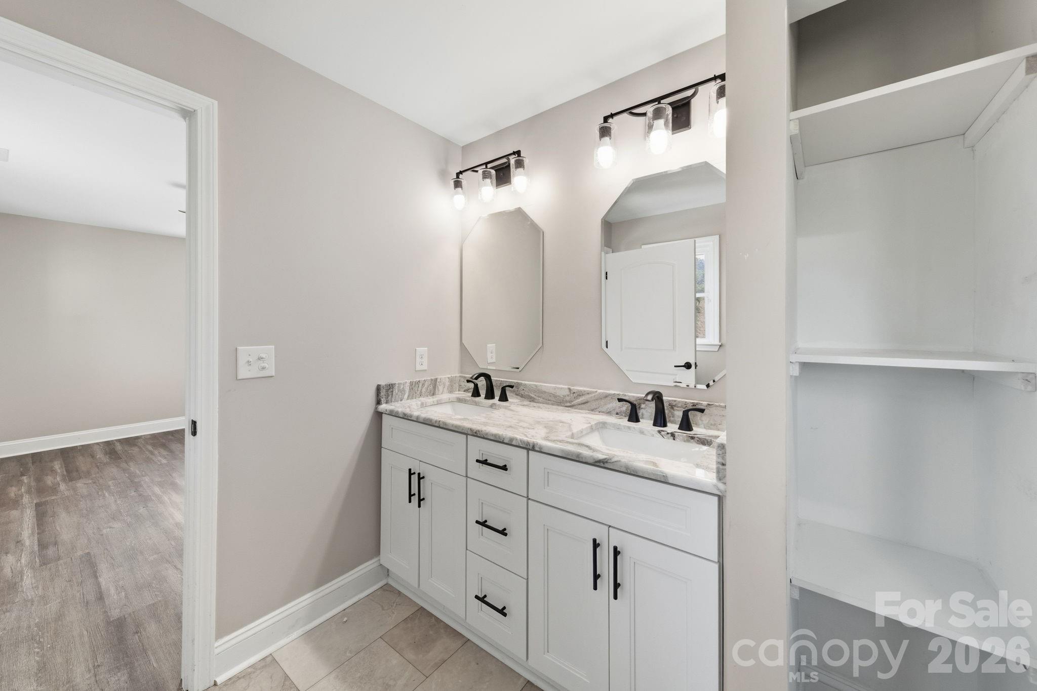 861 Union Church Road — Lancaster