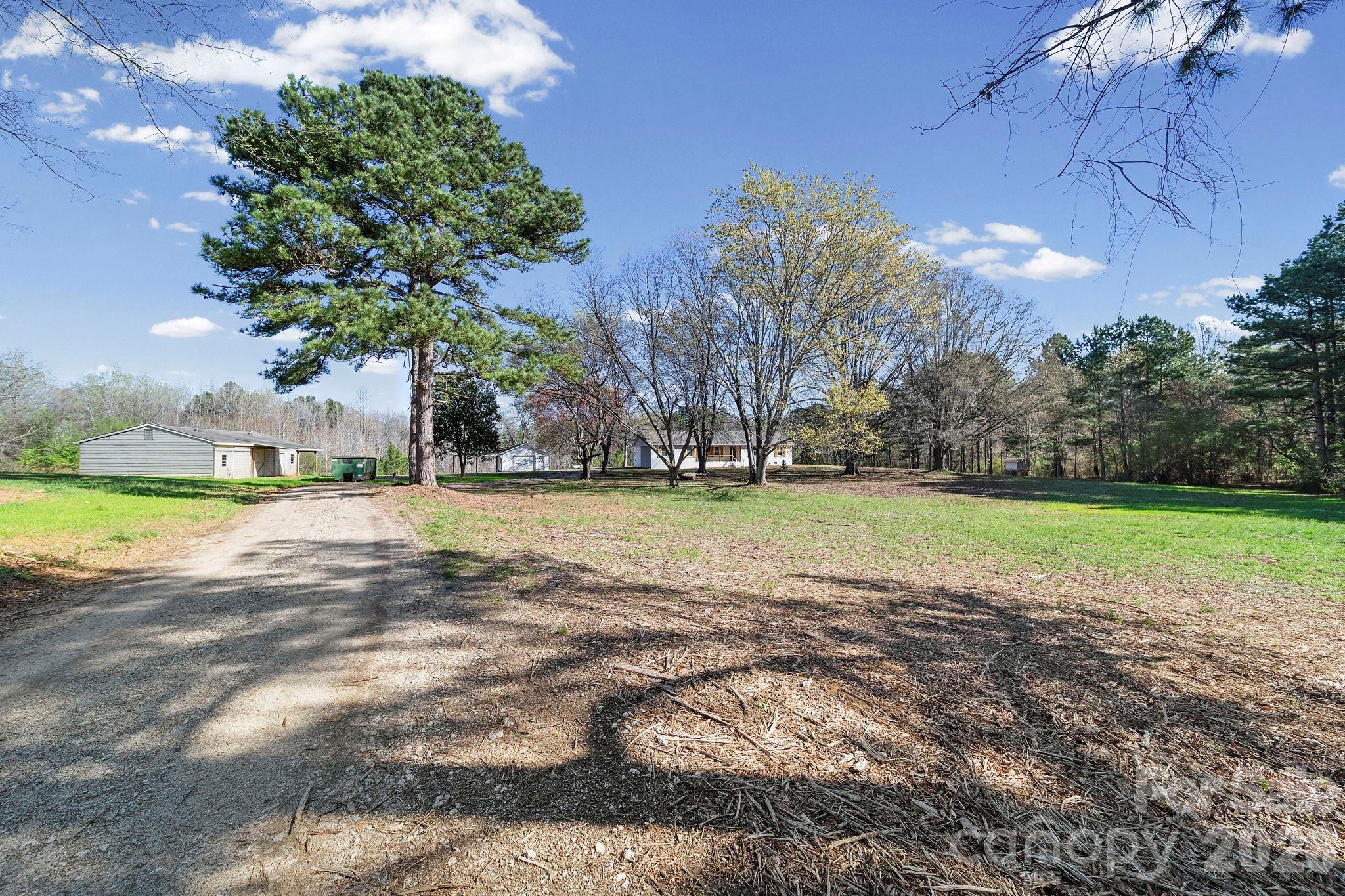 861 Union Church Road — Lancaster