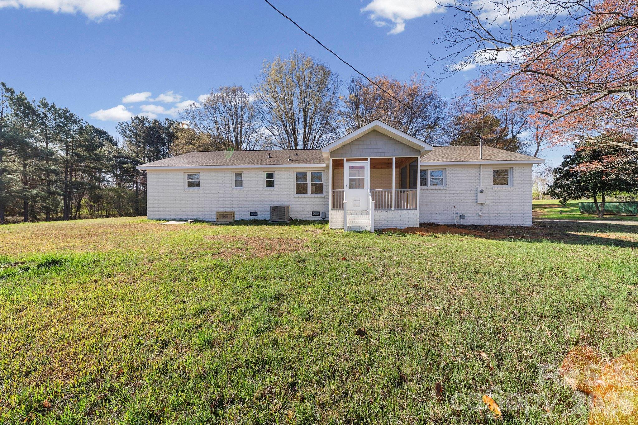 861 Union Church Road — Lancaster