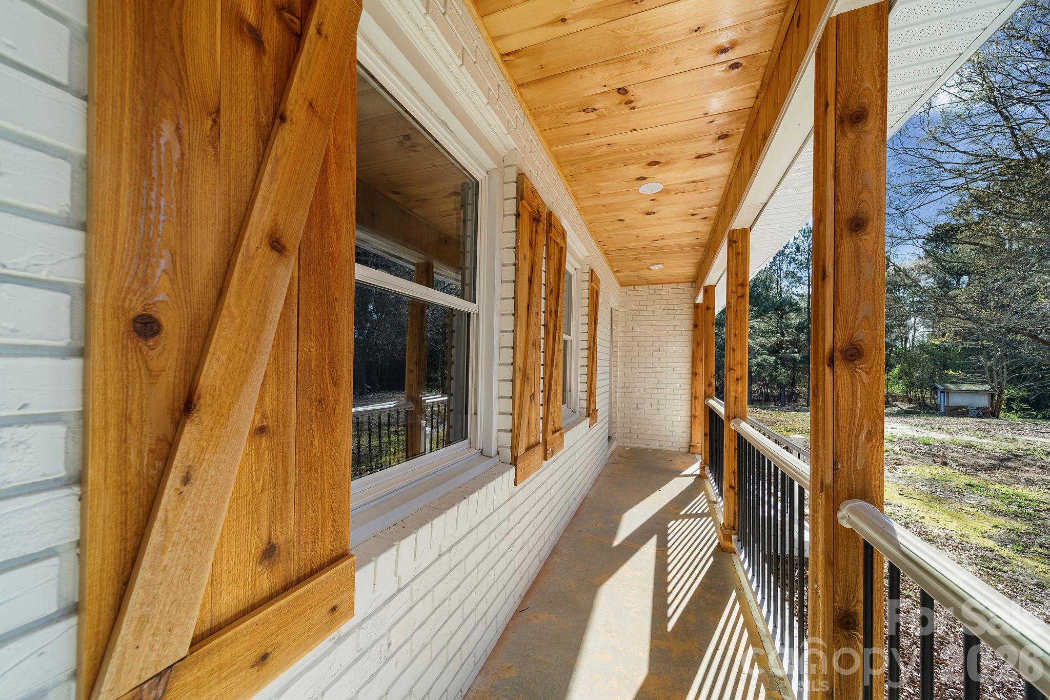 861 Union Church Road — Lancaster