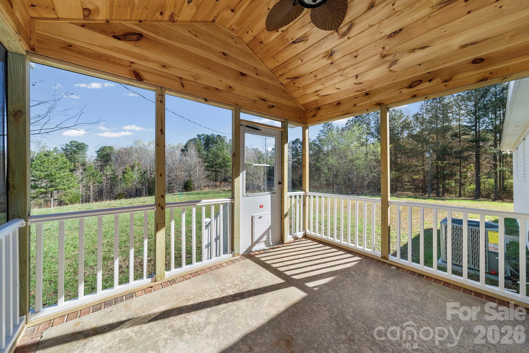 861 Union Church Road — Lancaster