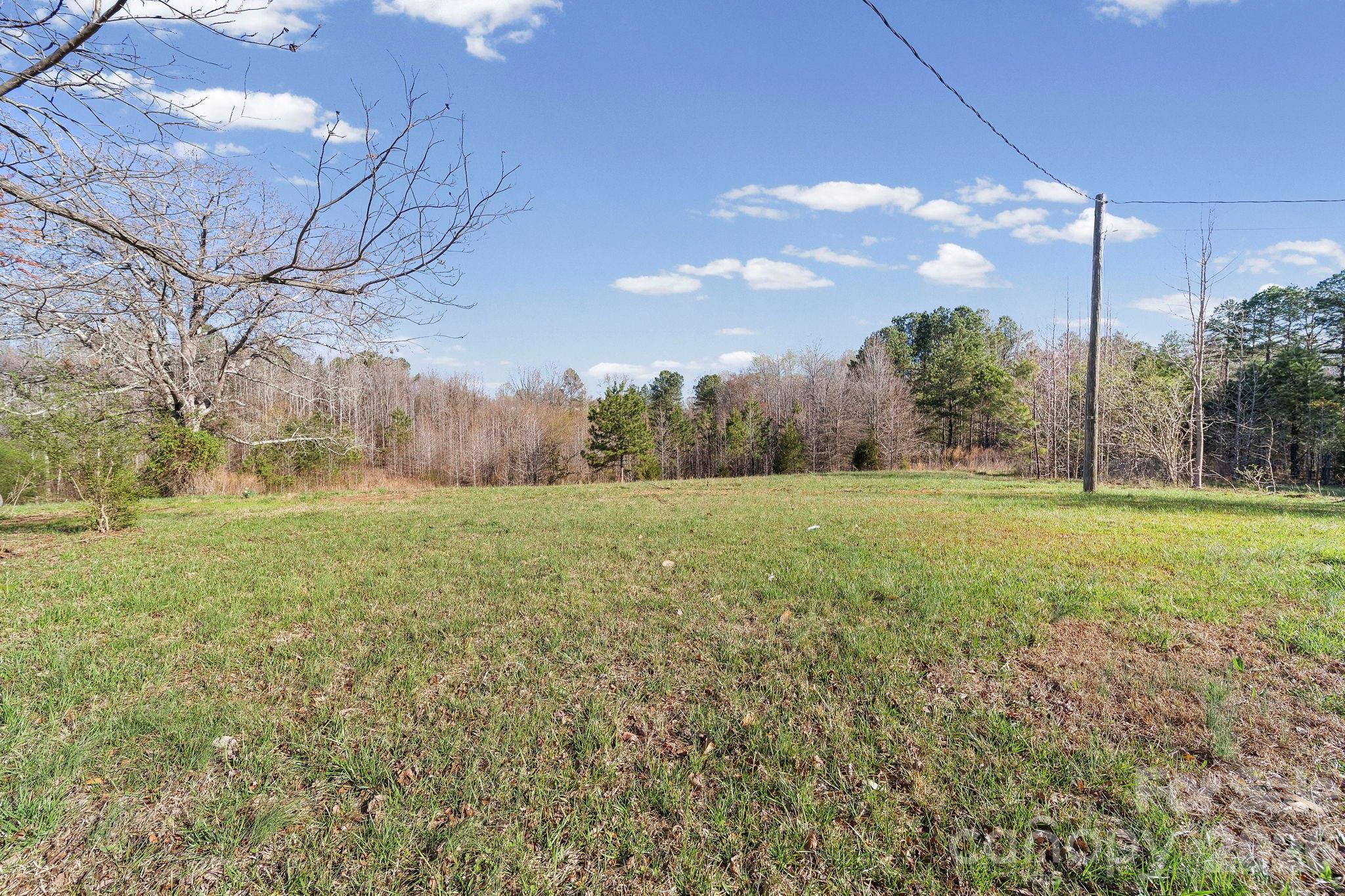 861 Union Church Road — Lancaster
