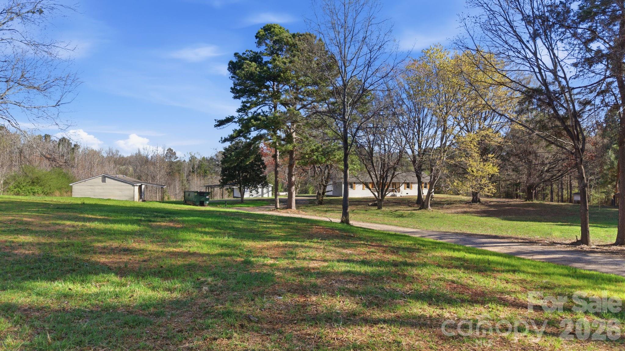 861 Union Church Road — Lancaster