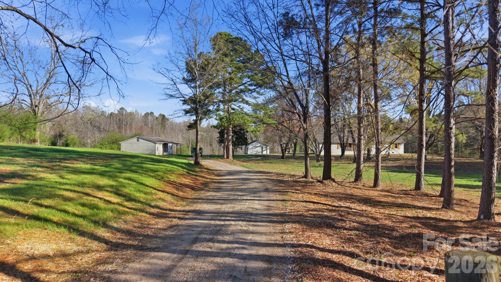 861 Union Church Road — Lancaster